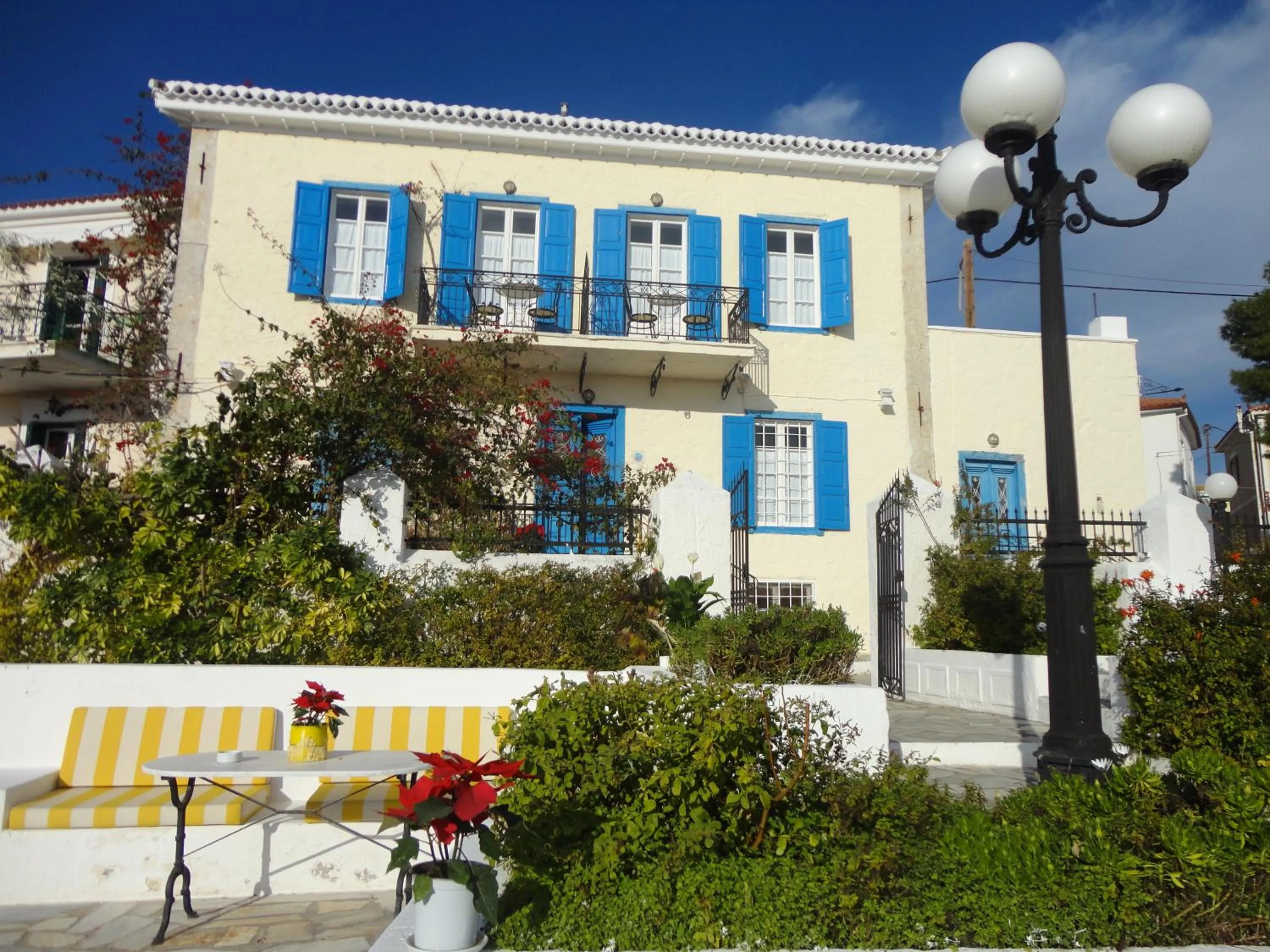 Facade/entrance in Galaxa Mansion