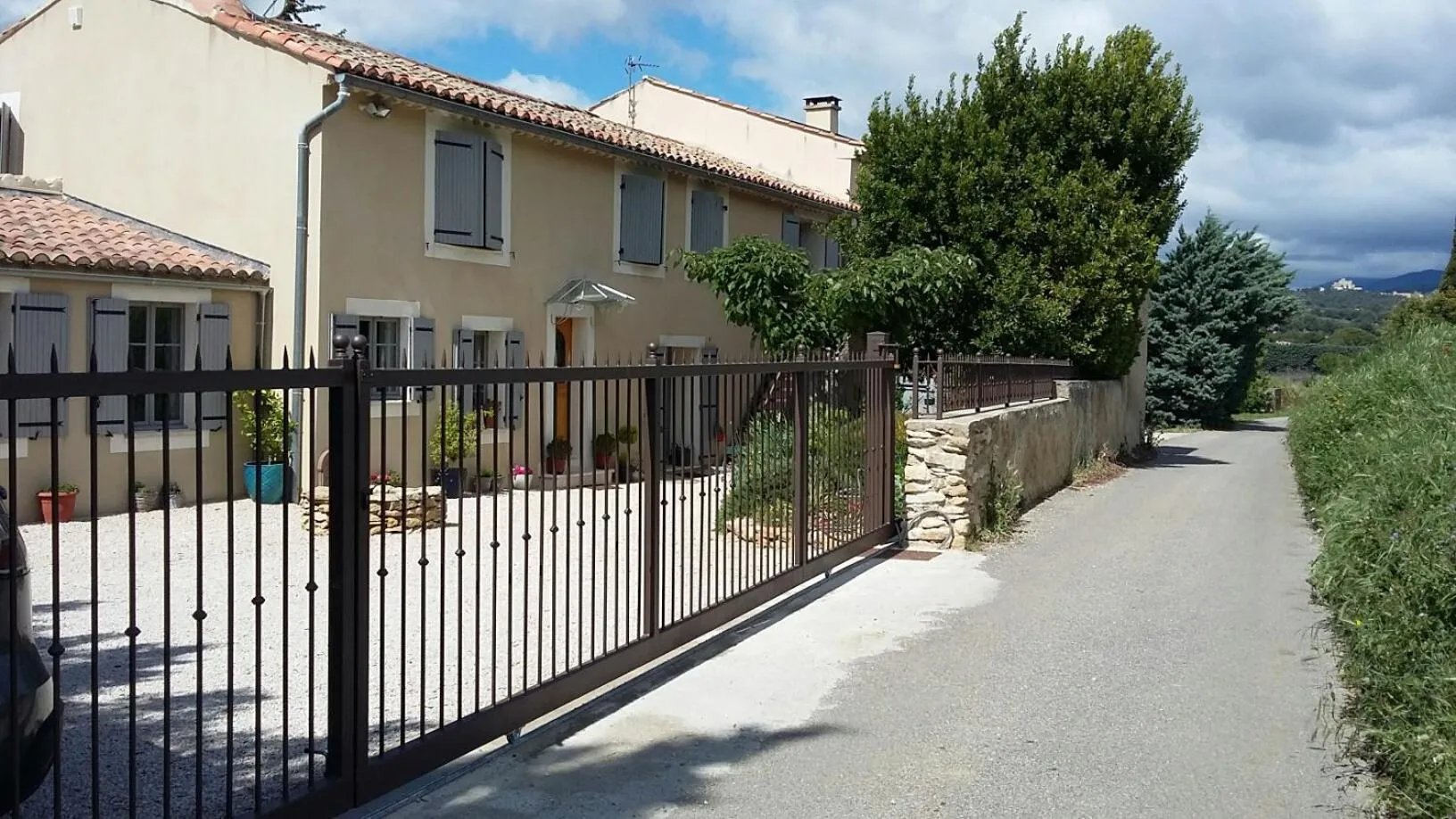 Facade/entrance in La Dentellière