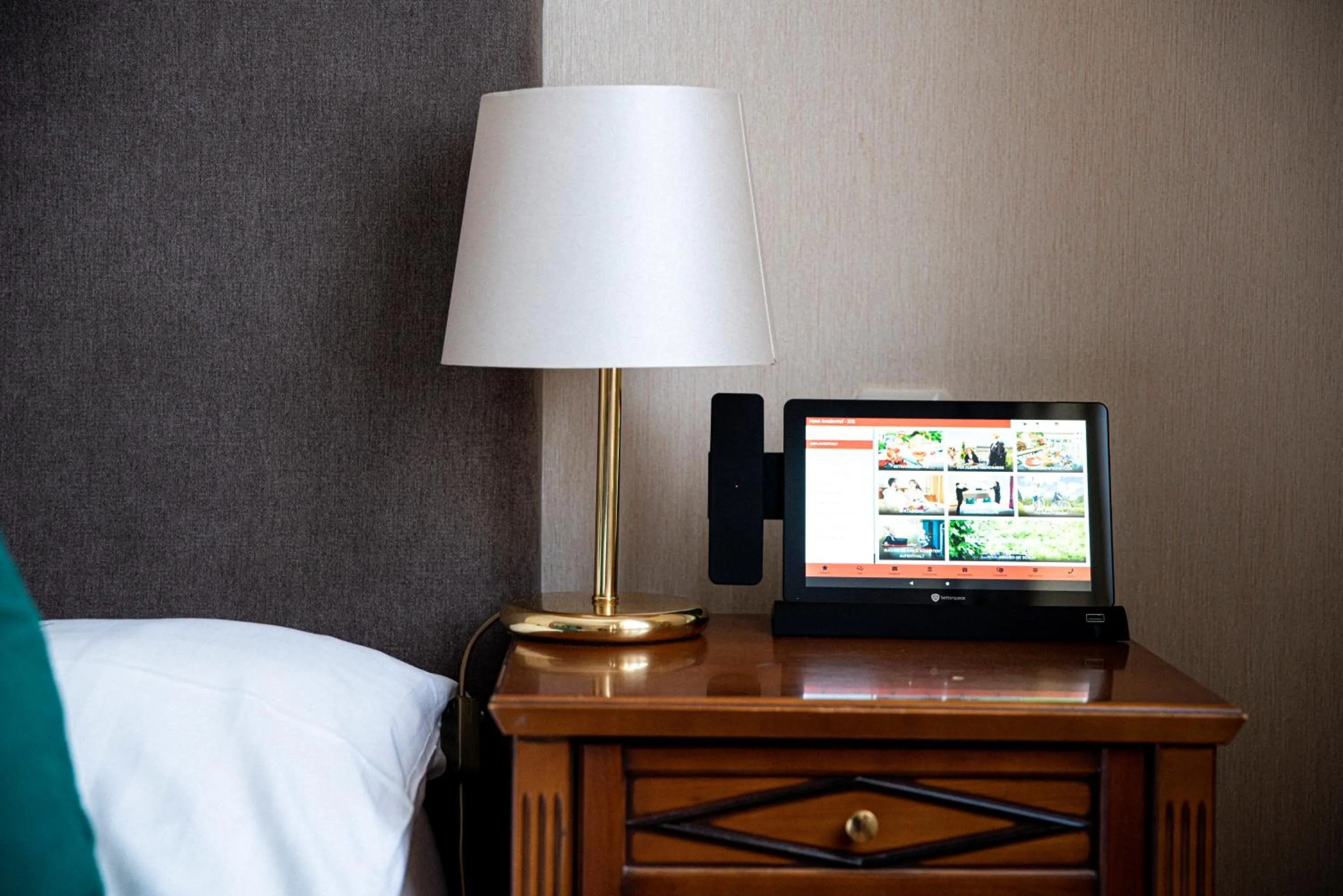 Communal lounge/ TV room, Bed in Boutique-Hotel Amalienhof