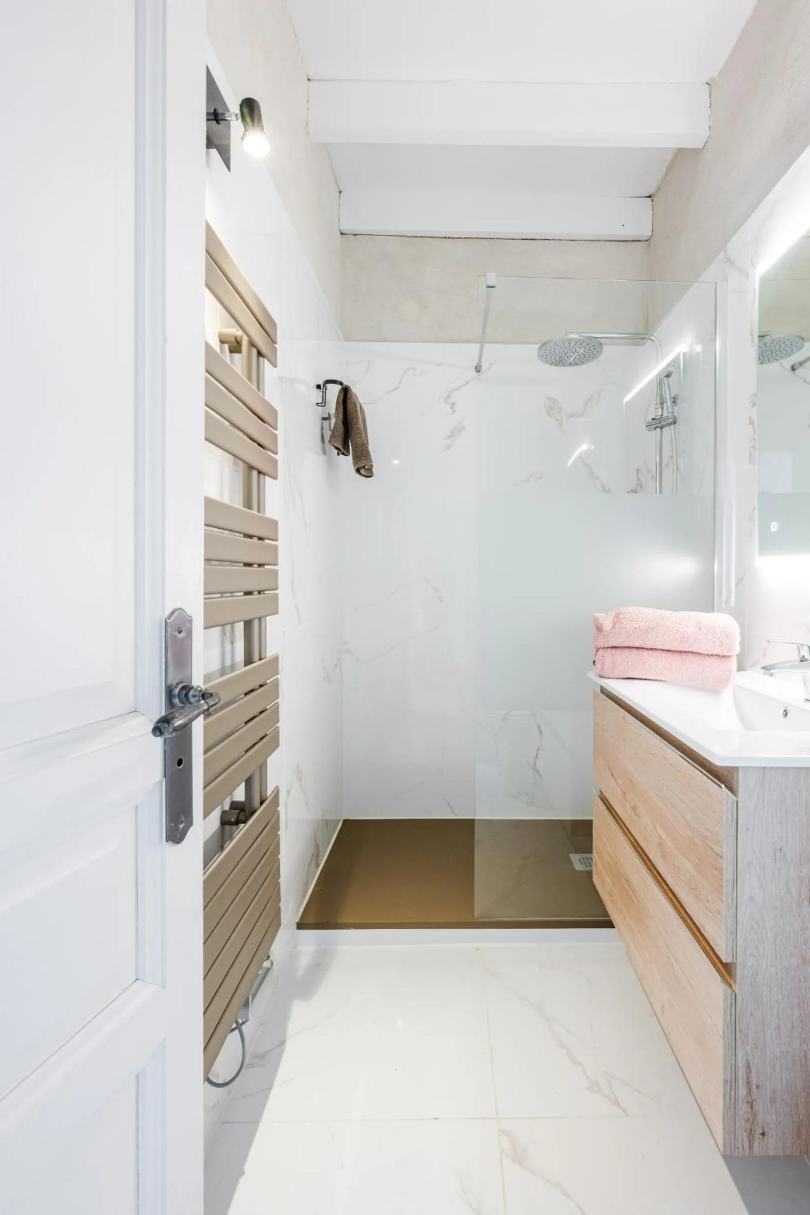 Shower in La Pastorale