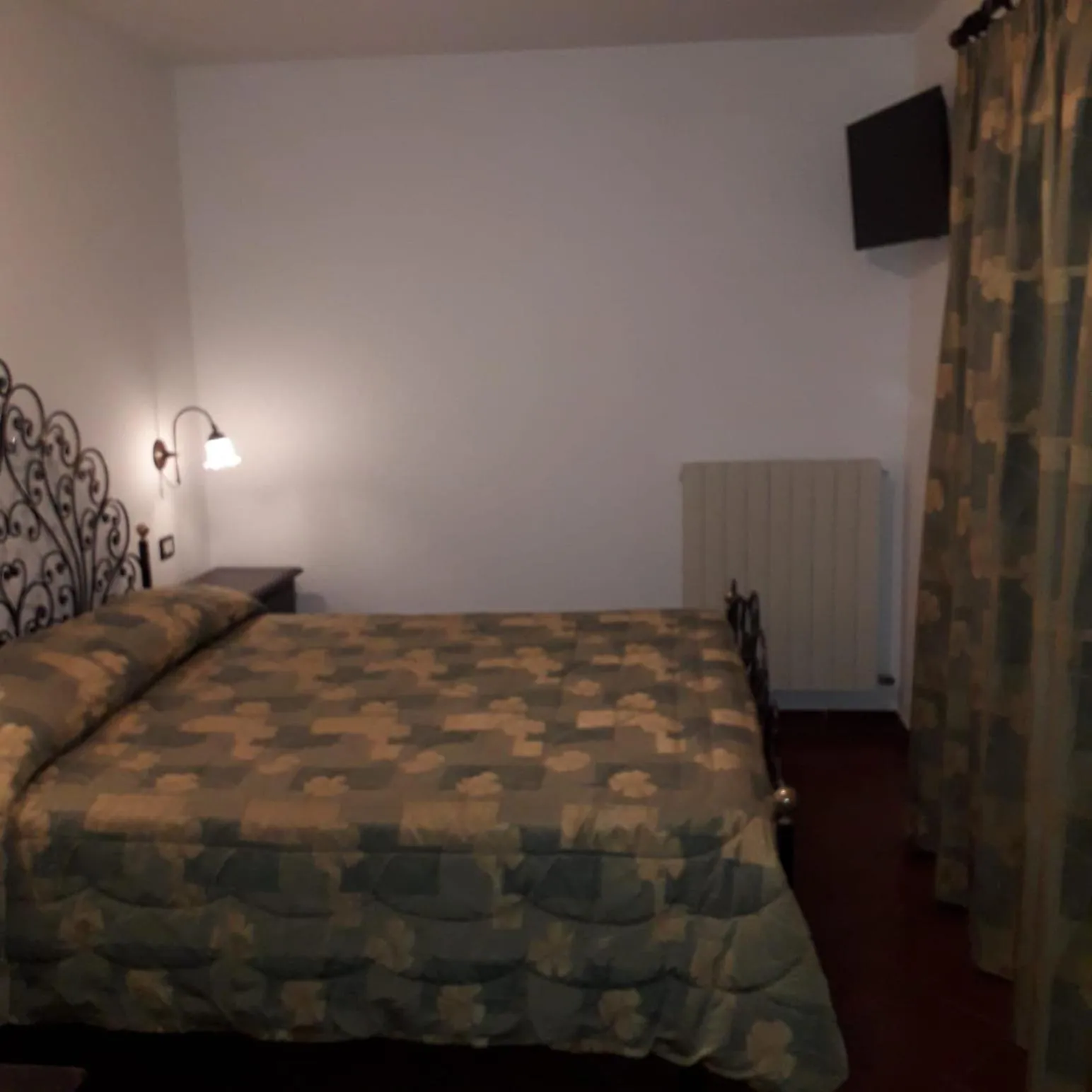 Bed in Hotel Bucaneve