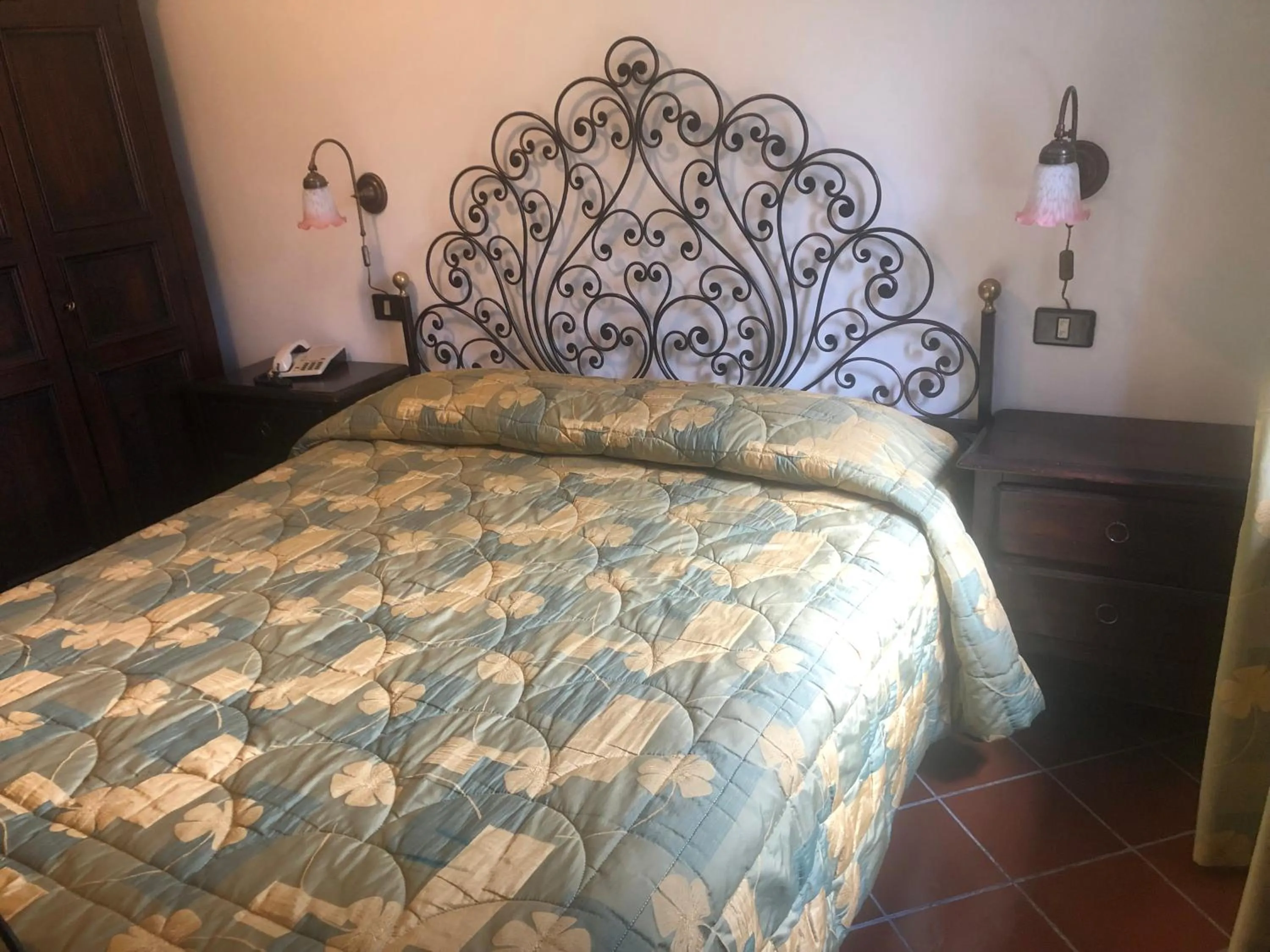 Bed in Hotel Bucaneve