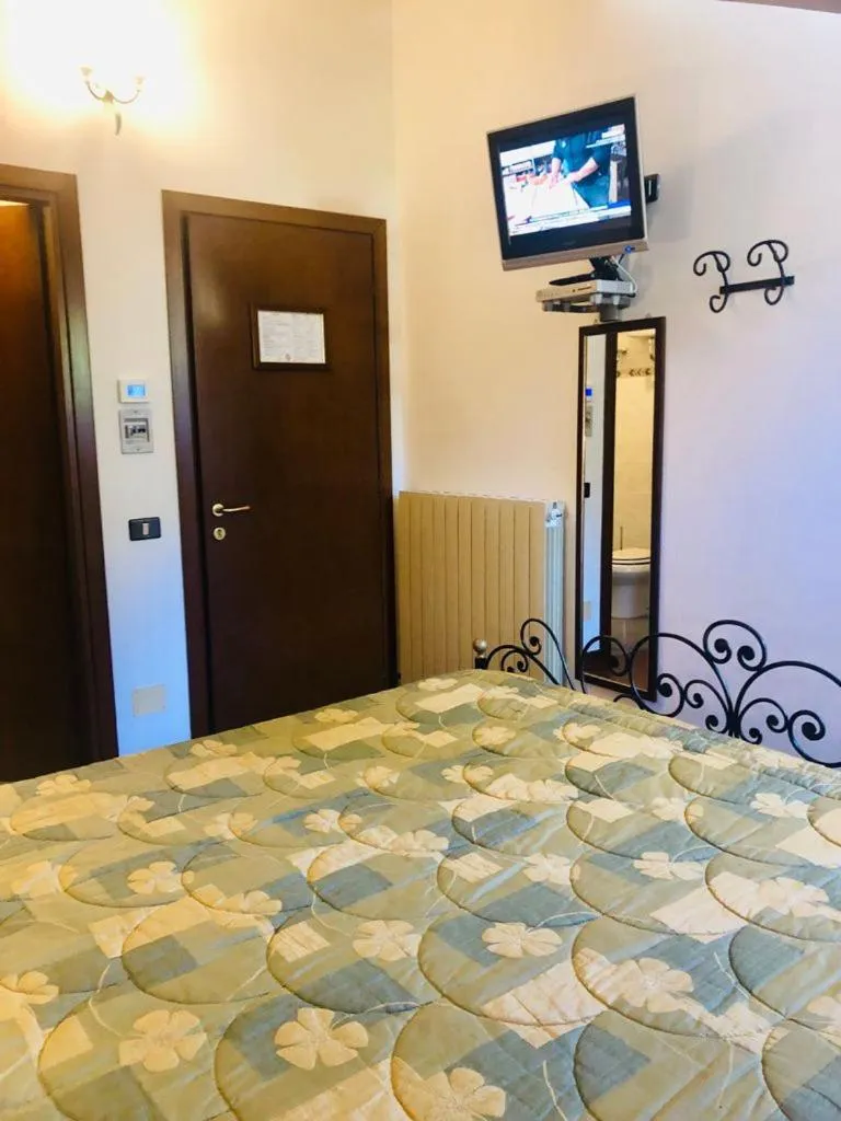 Bed in Hotel Bucaneve