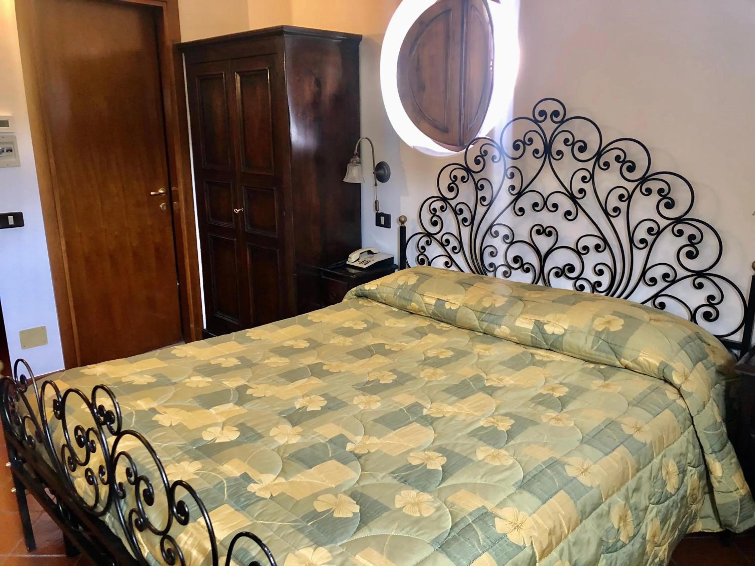 Bed in Hotel Bucaneve