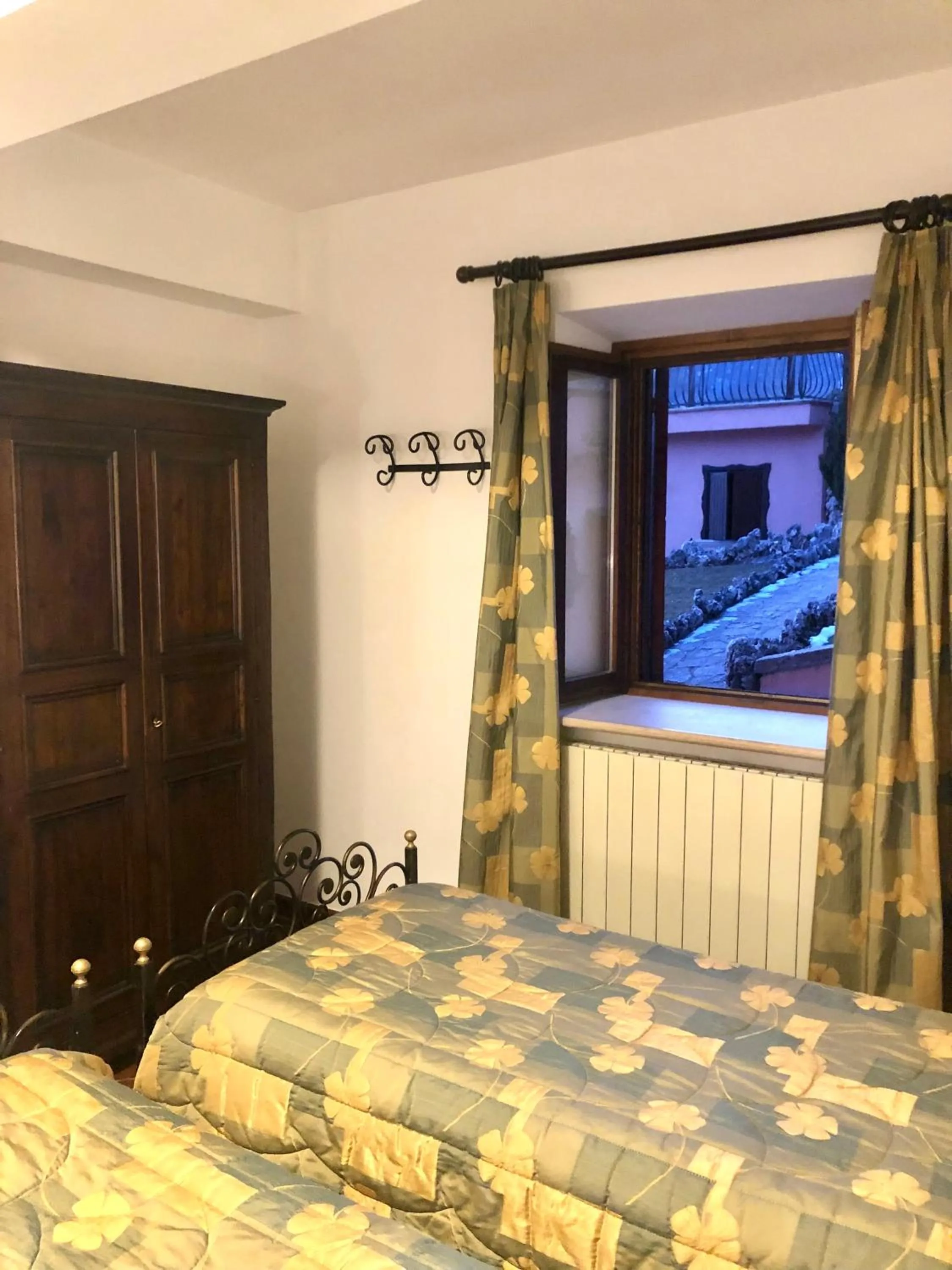 Bed in Hotel Bucaneve