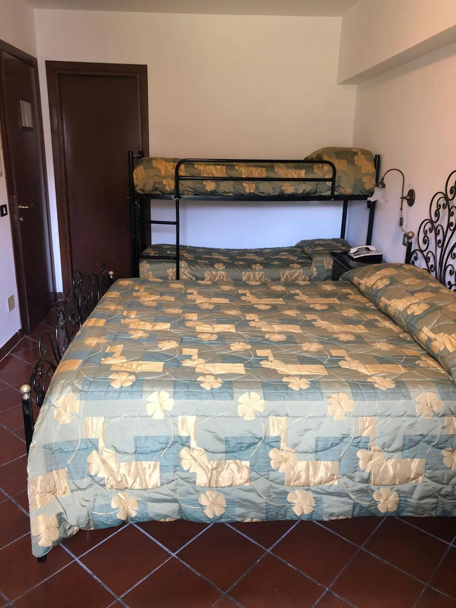 Bed in Hotel Bucaneve