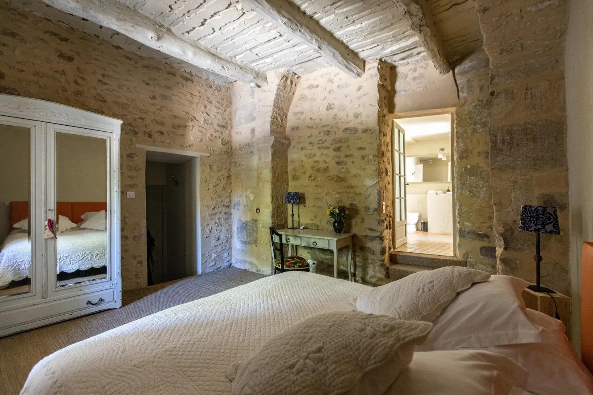 Standard King Room in Le Prieuré La Madelène Standard King Room in Le Prieuré La Madelène