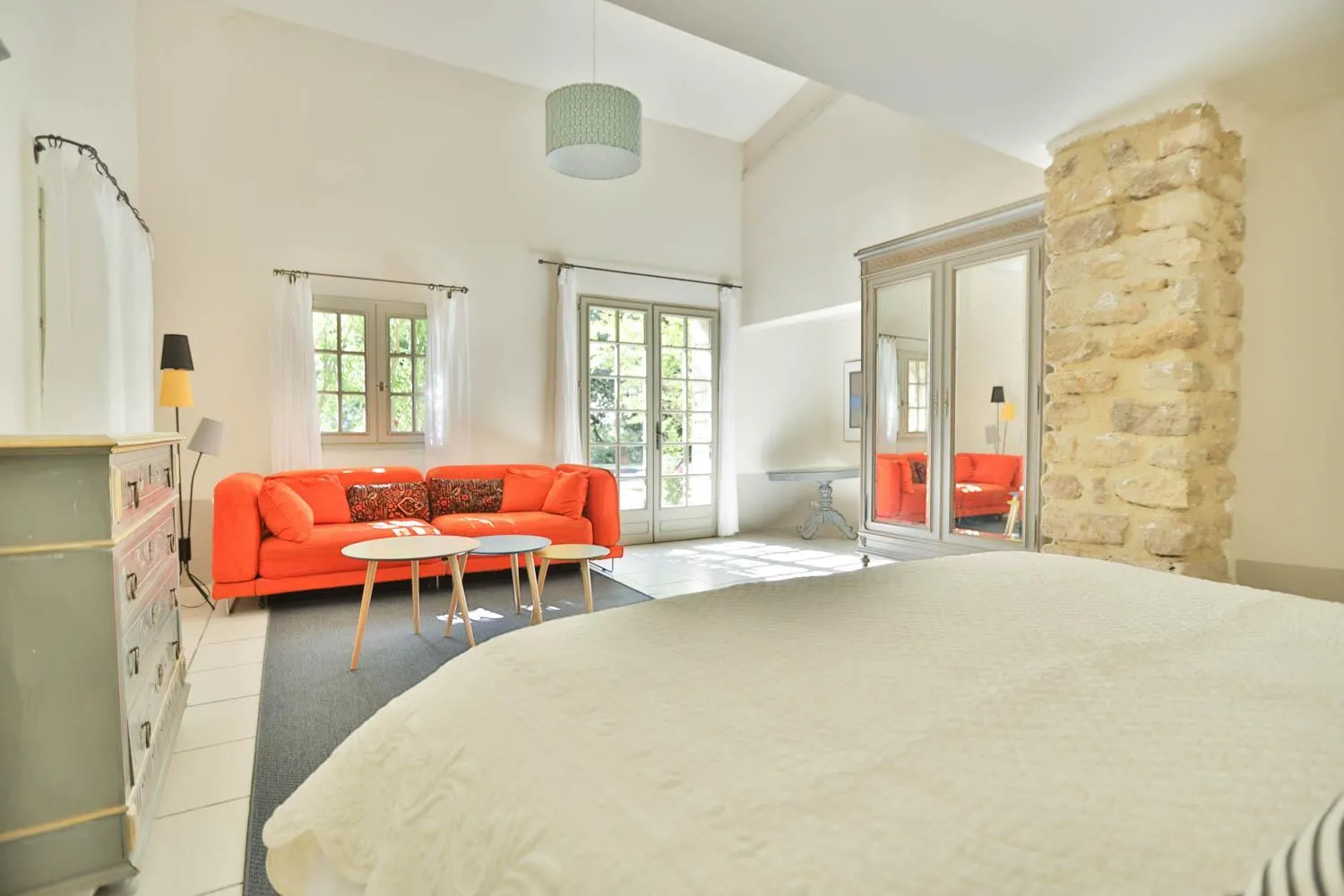 Living room, Bed in Le Prieuré La Madelène