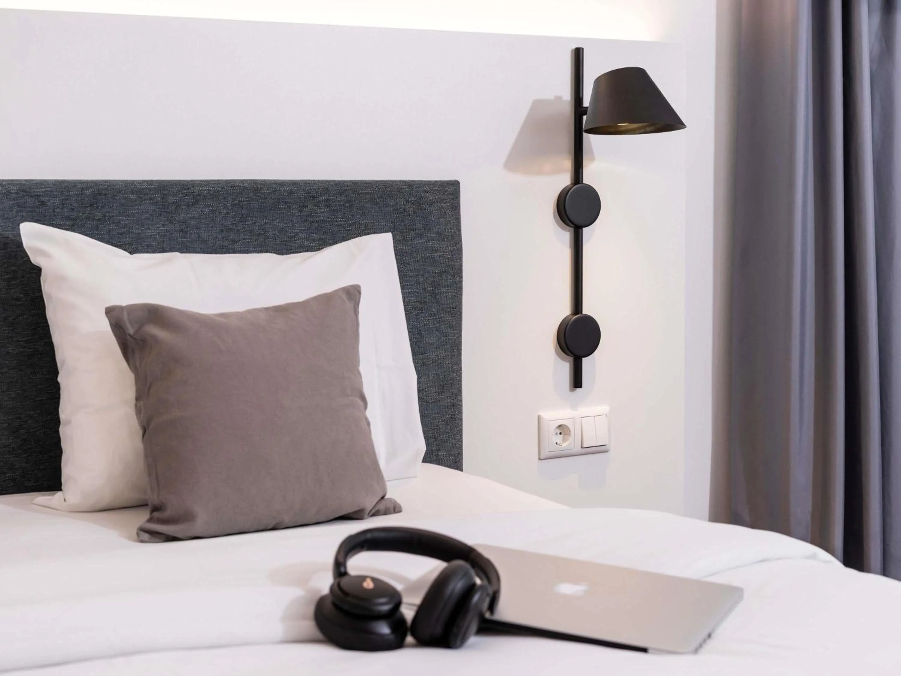 Bedroom, Bed in ibis Styles Hamburg Alster City