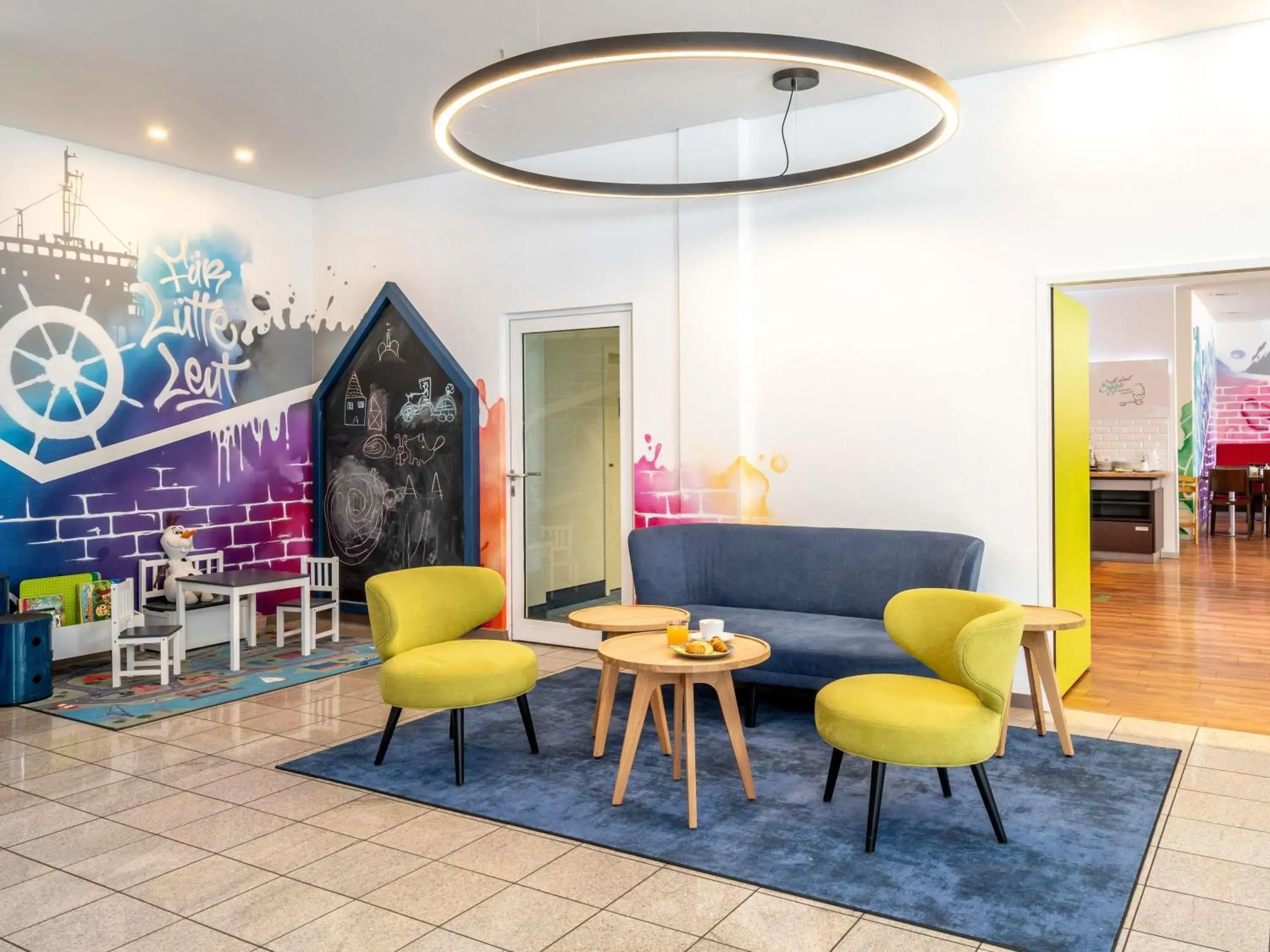 Lounge or bar in ibis Styles Hamburg Alster City Lounge or bar in ibis Styles Hamburg Alster City