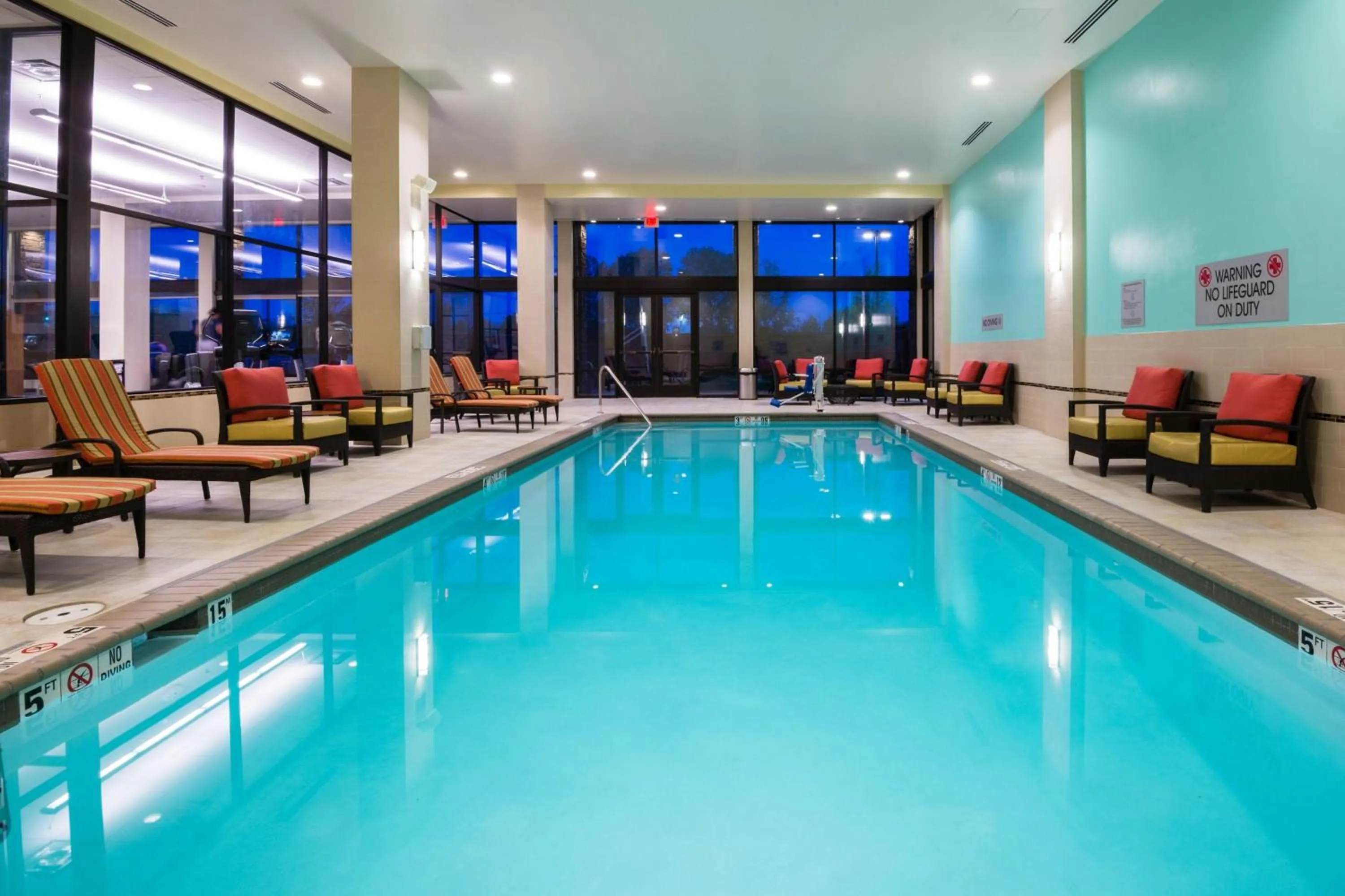 Swimming pool in Denver Marriott Westminster