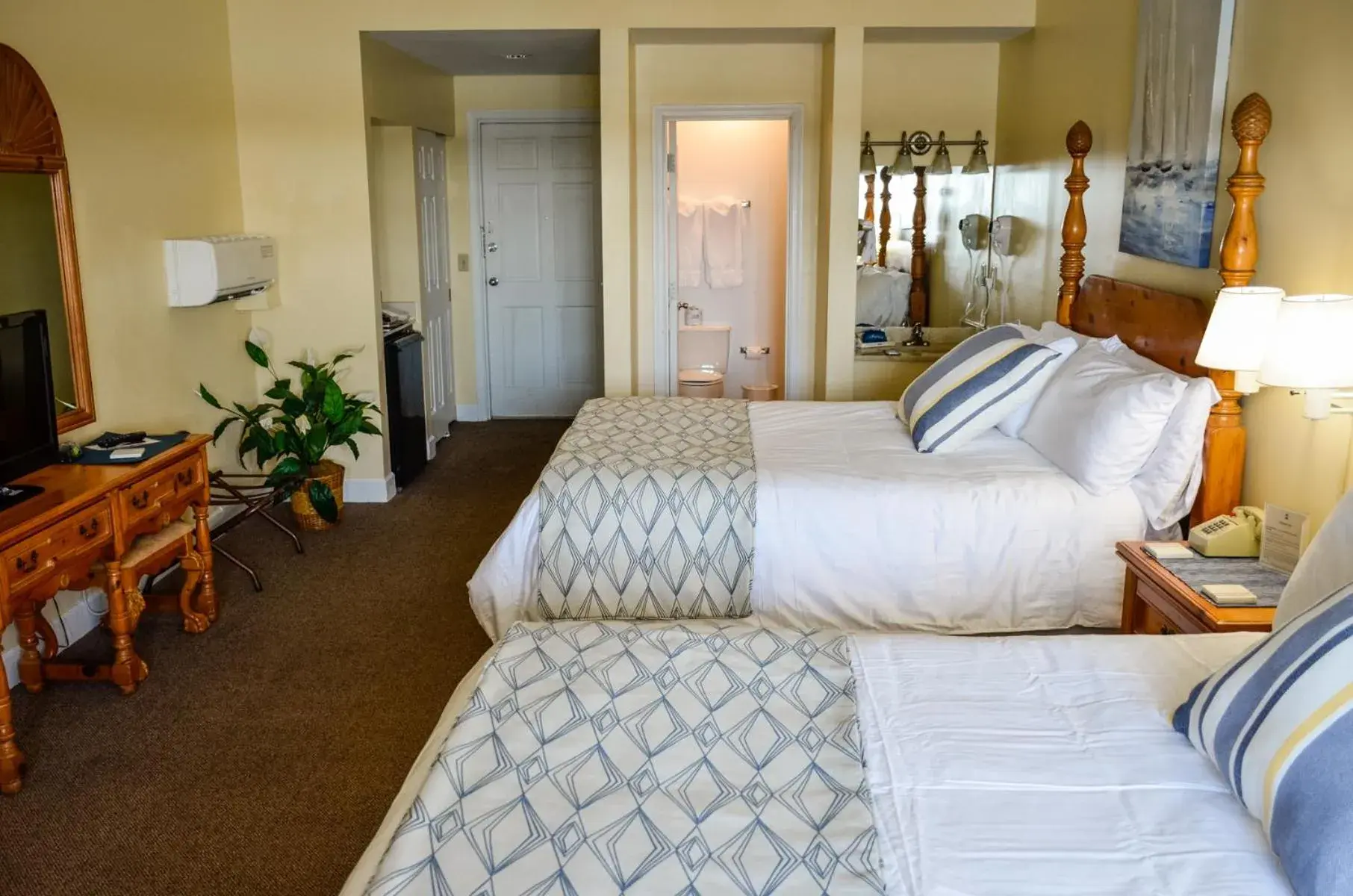 Bed in Inlet Inn NC Bed in Inlet Inn NC