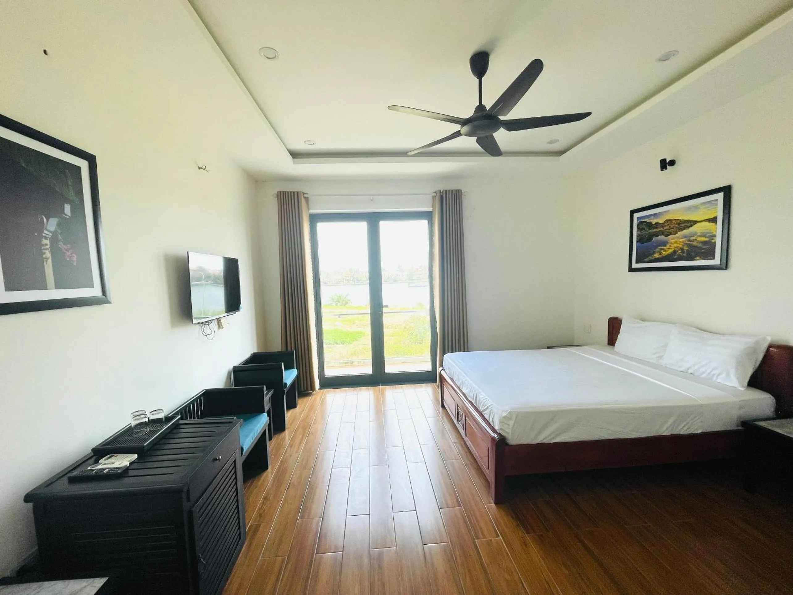 Photo of the whole room, Bed in Thuong Da Riverside Homestay