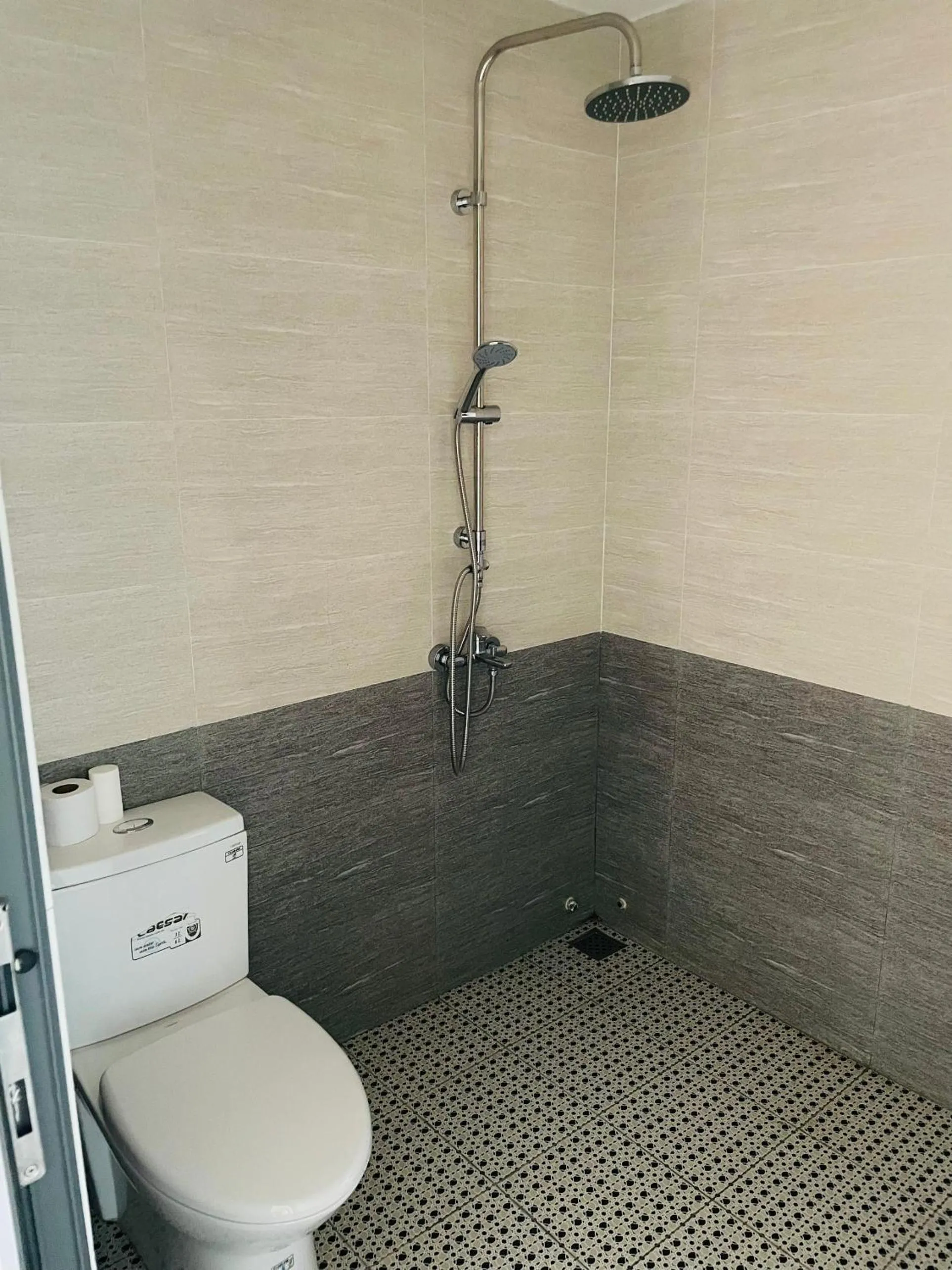 Shower in Thuong Da Riverside Homestay