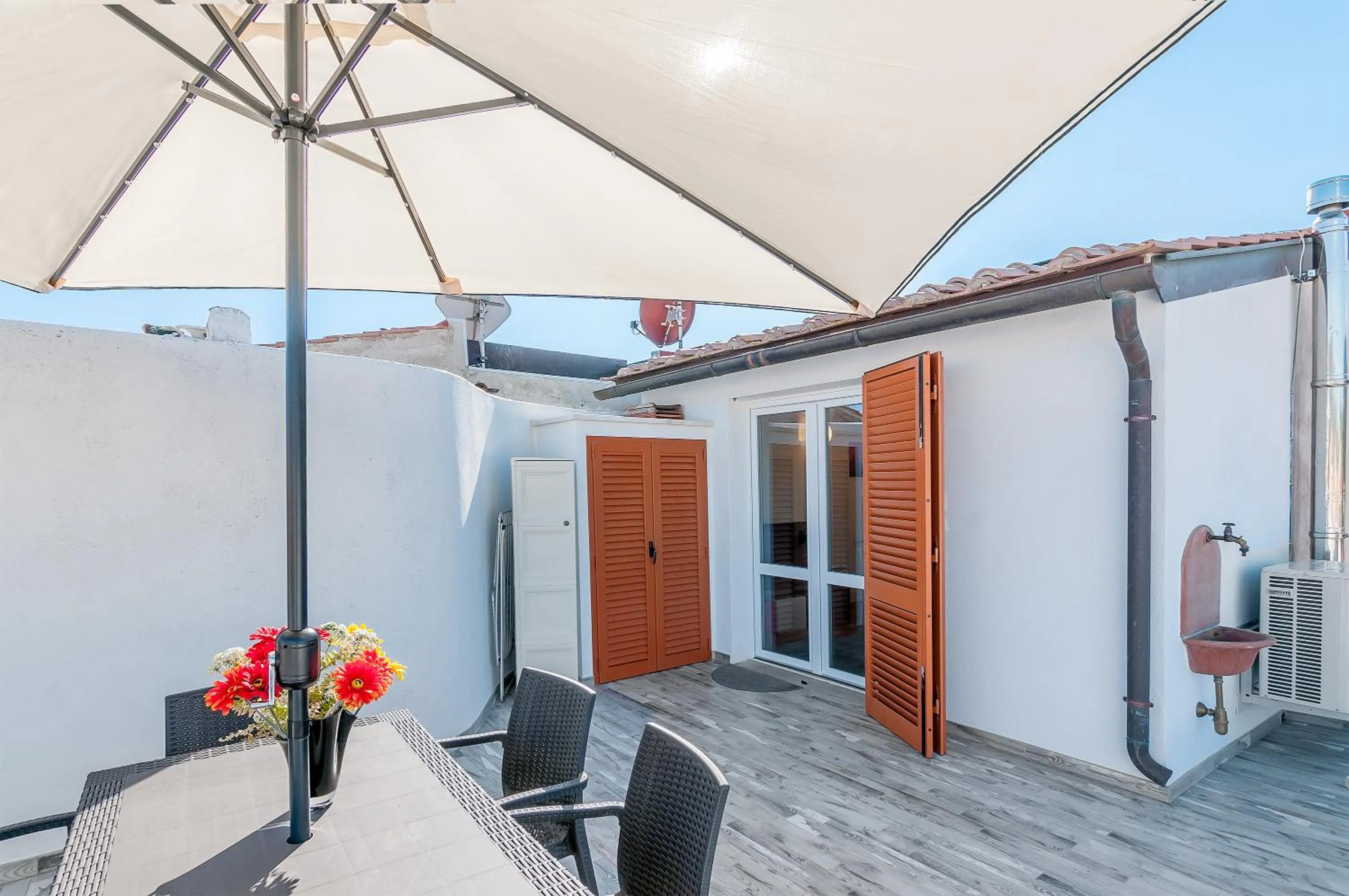 Property building in Elena