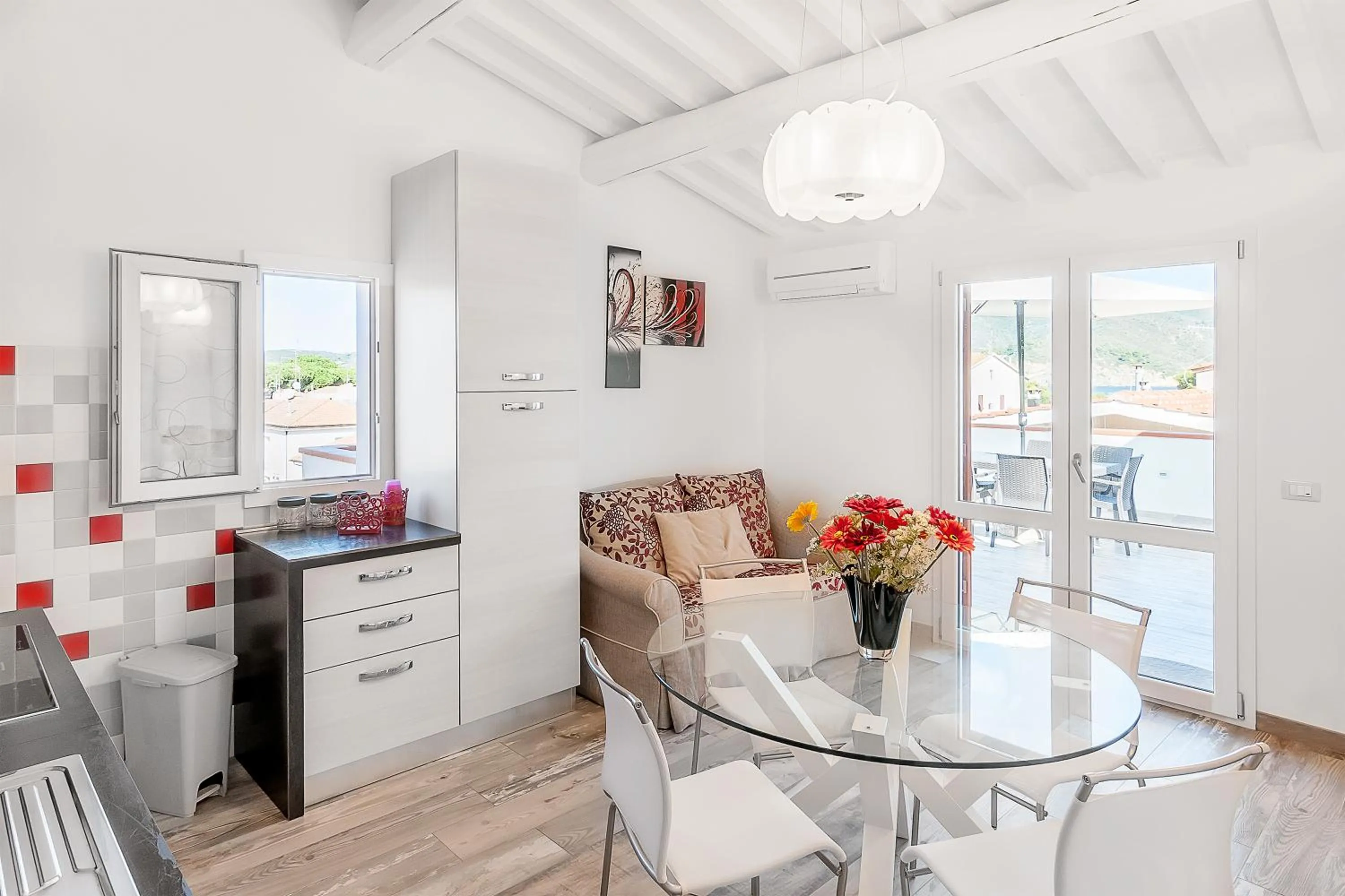 Dining area in Elena