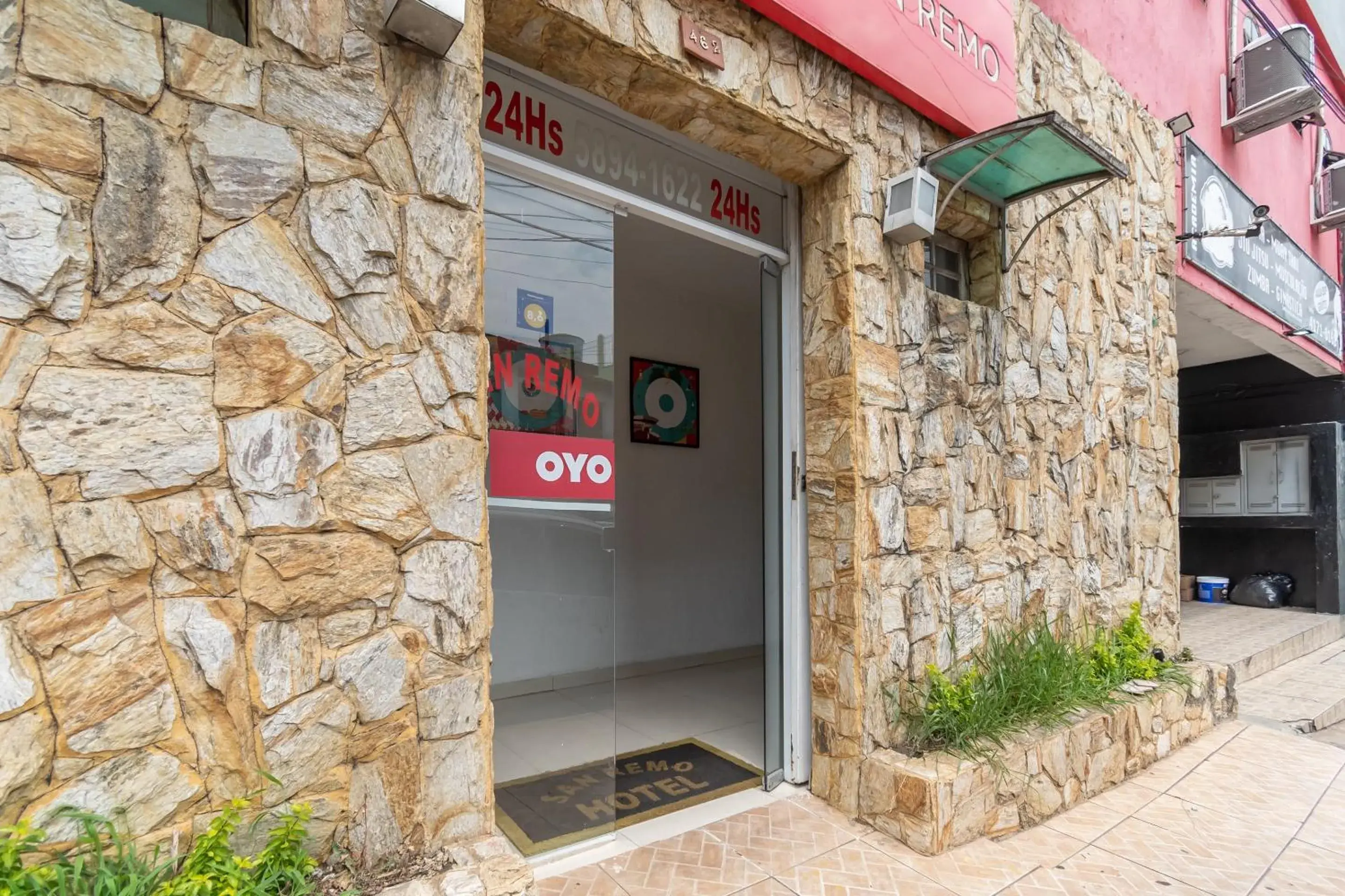 Facade/entrance in OYO Hotel San Remo, São Paulo Facade/entrance in OYO Hotel San Remo, São Paulo