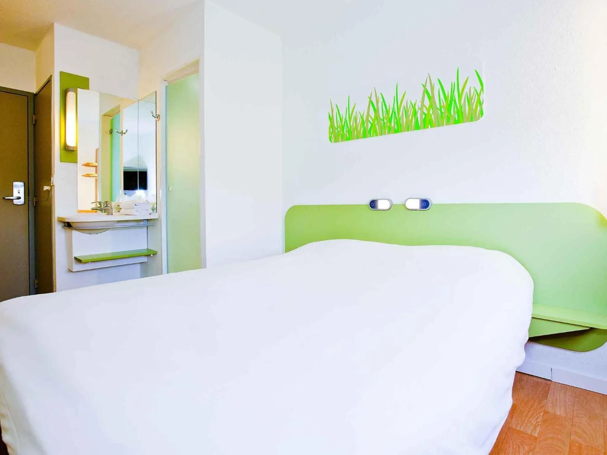 Bedroom, Bed in ibis budget Metz Technopole