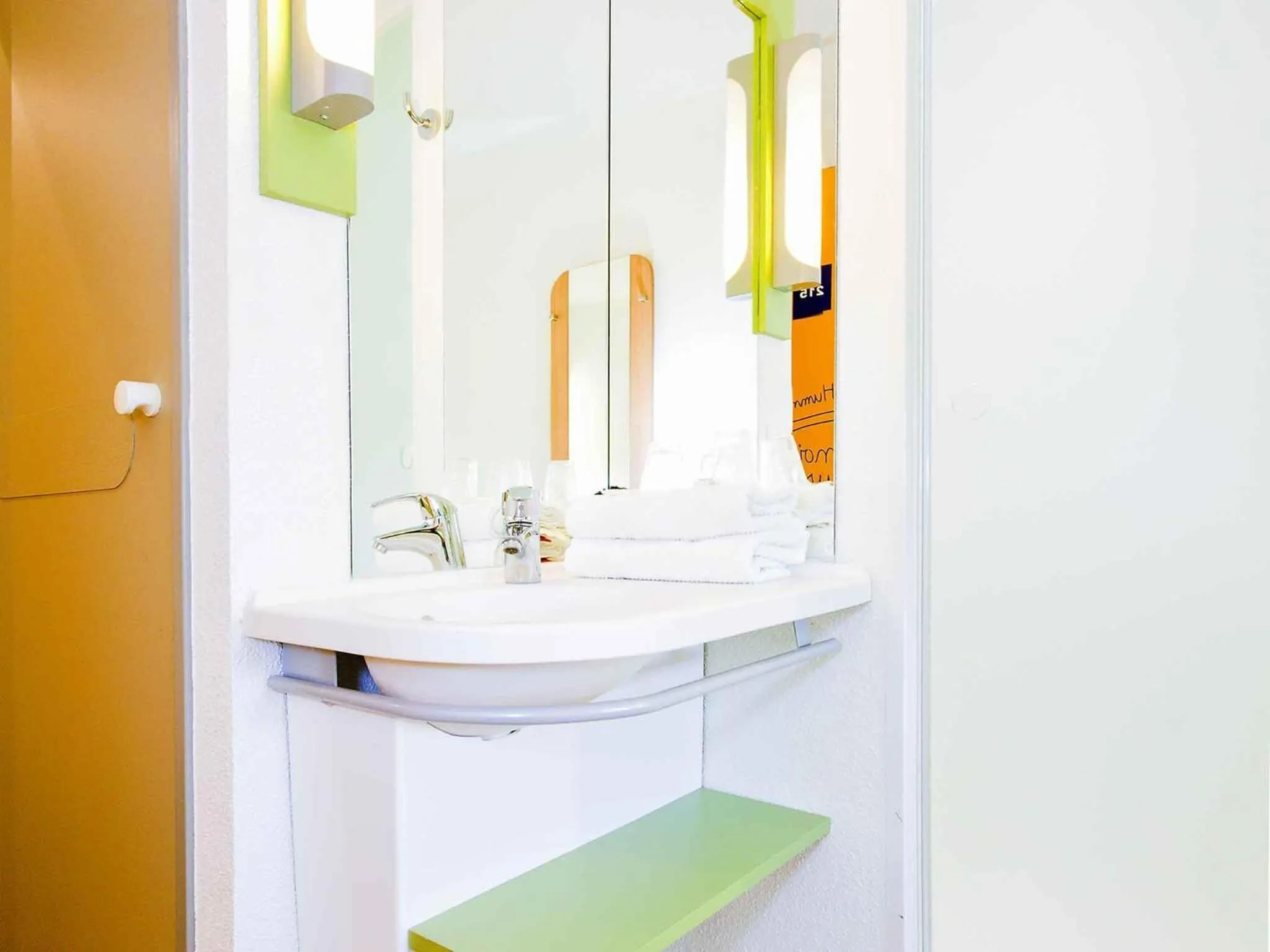 Bedroom in ibis budget Metz Technopole