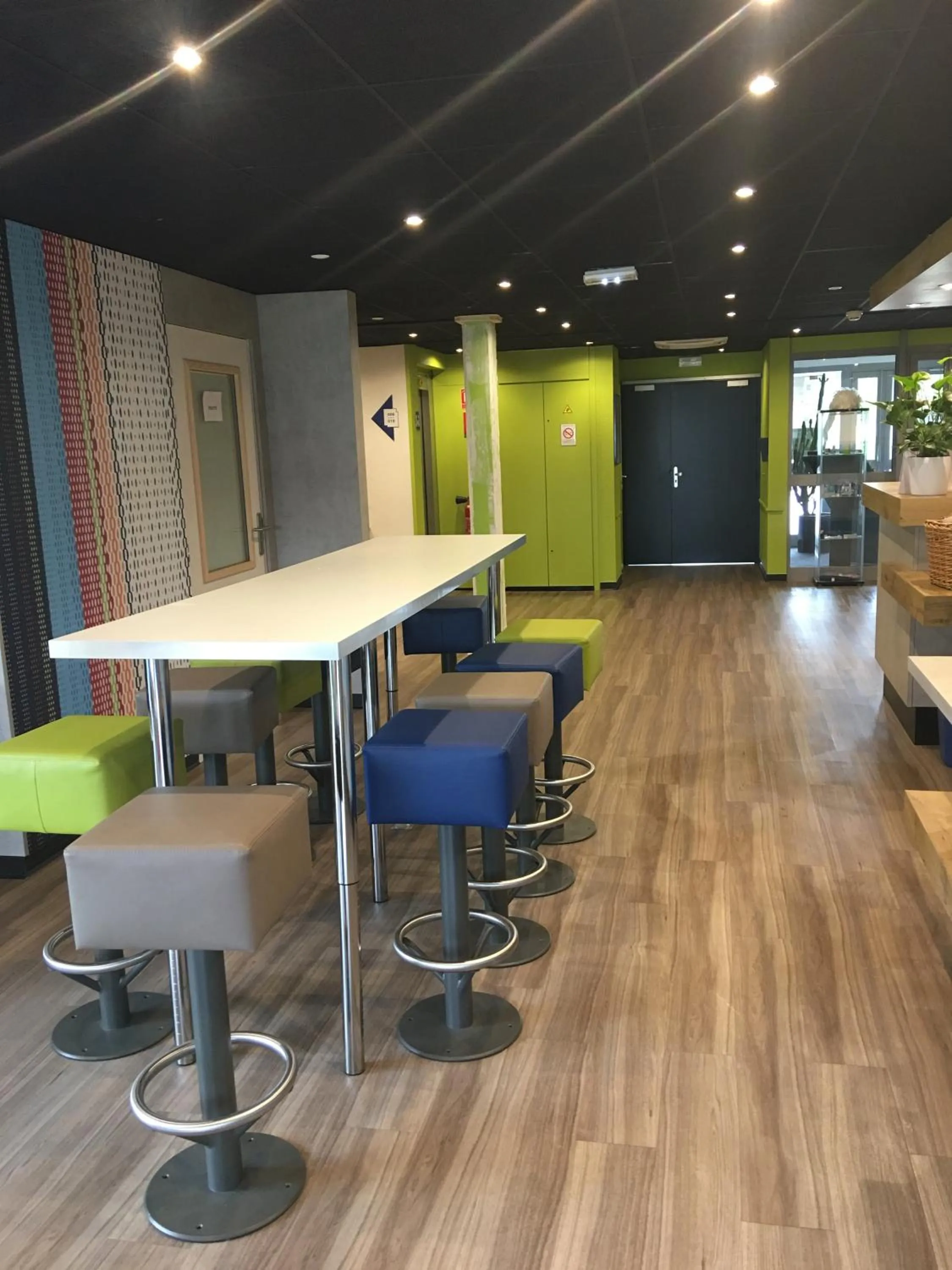 Dining area in ibis budget Metz Technopole