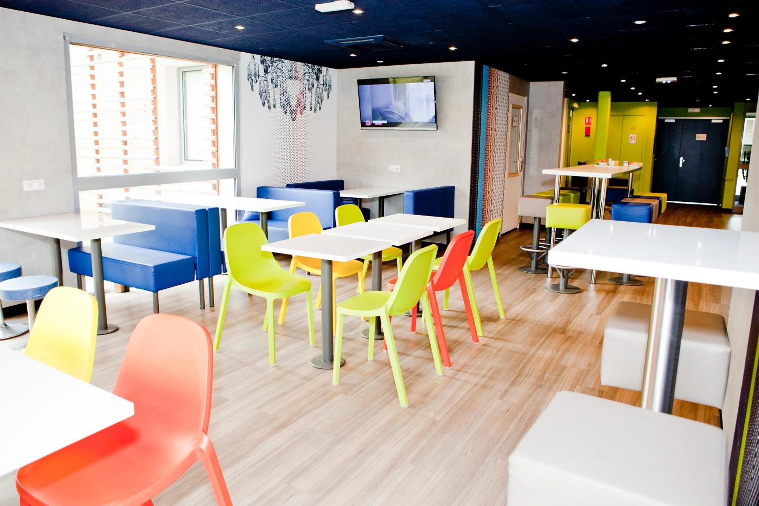 Dining area in ibis budget Metz Technopole