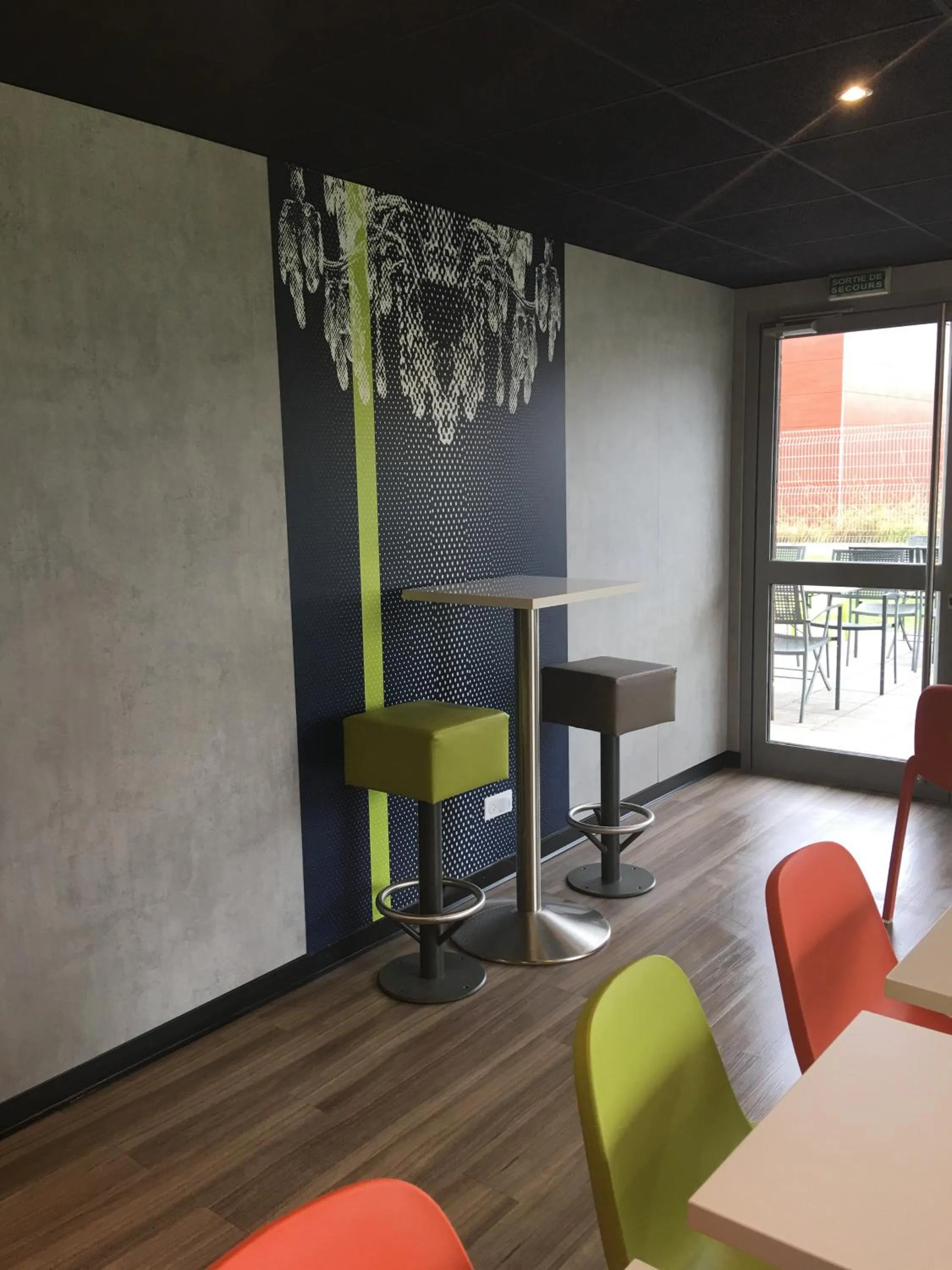 Dining area in ibis budget Metz Technopole