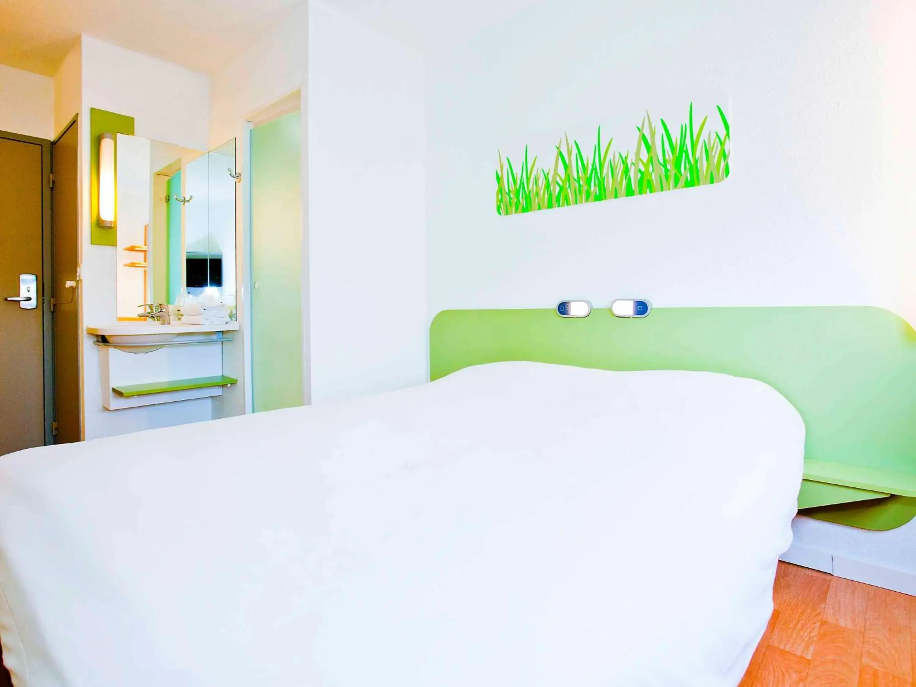 Photo of the whole room, Bed in ibis budget Metz Technopole Photo of the whole room, Bed in ibis budget Metz Technopole