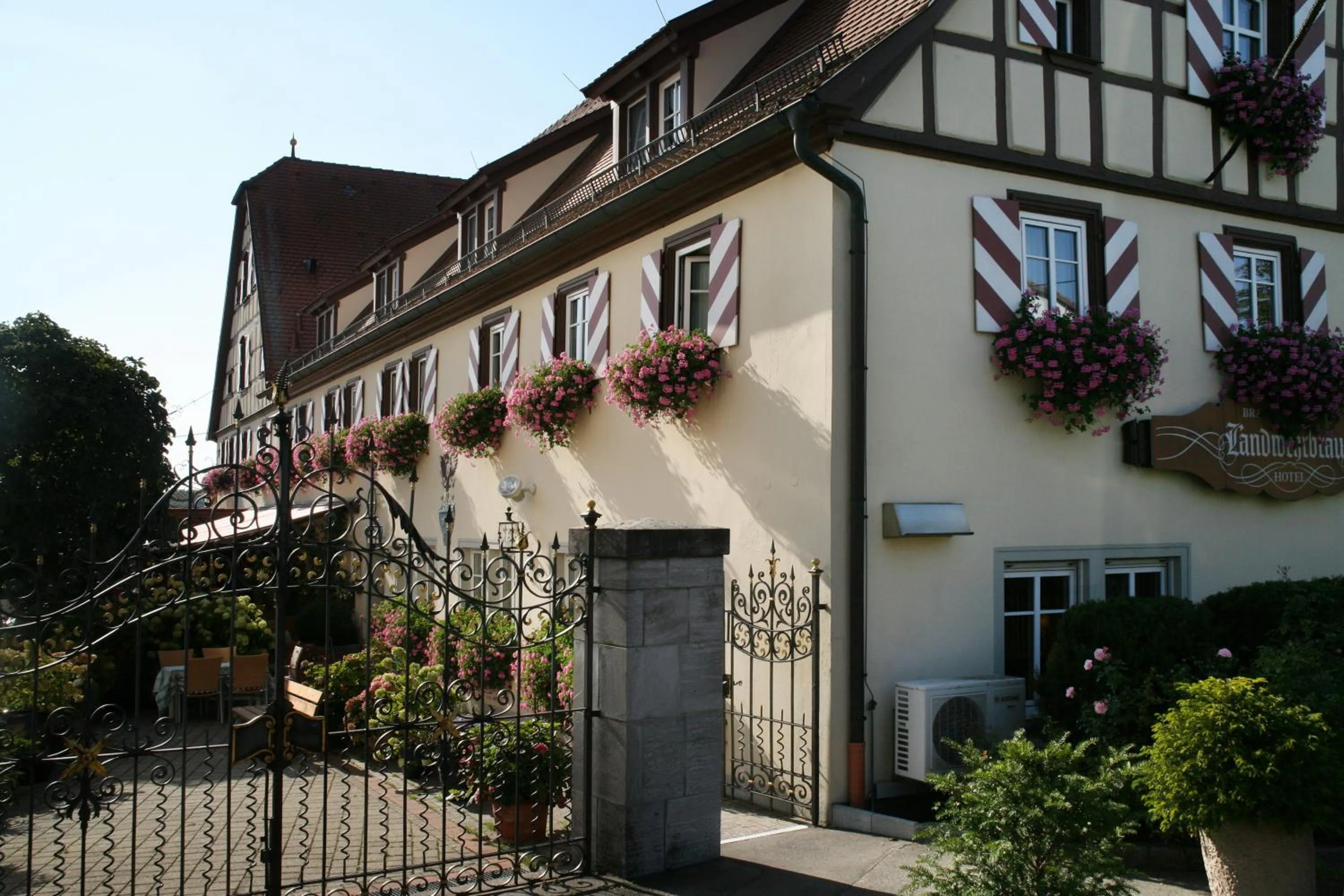 Facade/entrance in Hotel Brauereigasthof Landwehr-Bräu