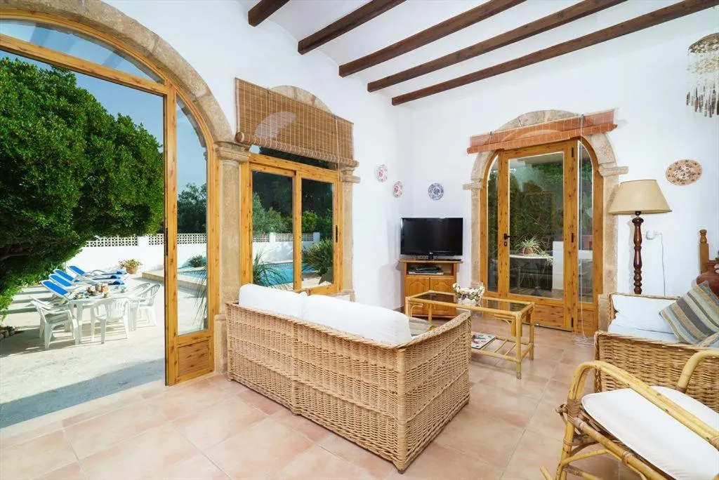 Casa Seniola by Aguilarent