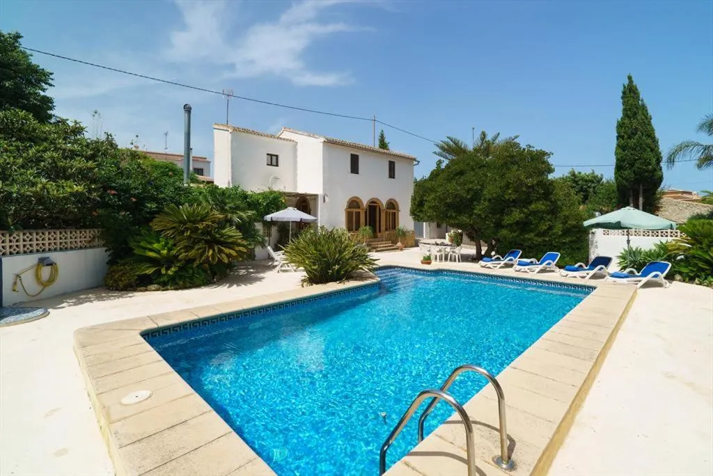 Casa Seniola by Aguilarent