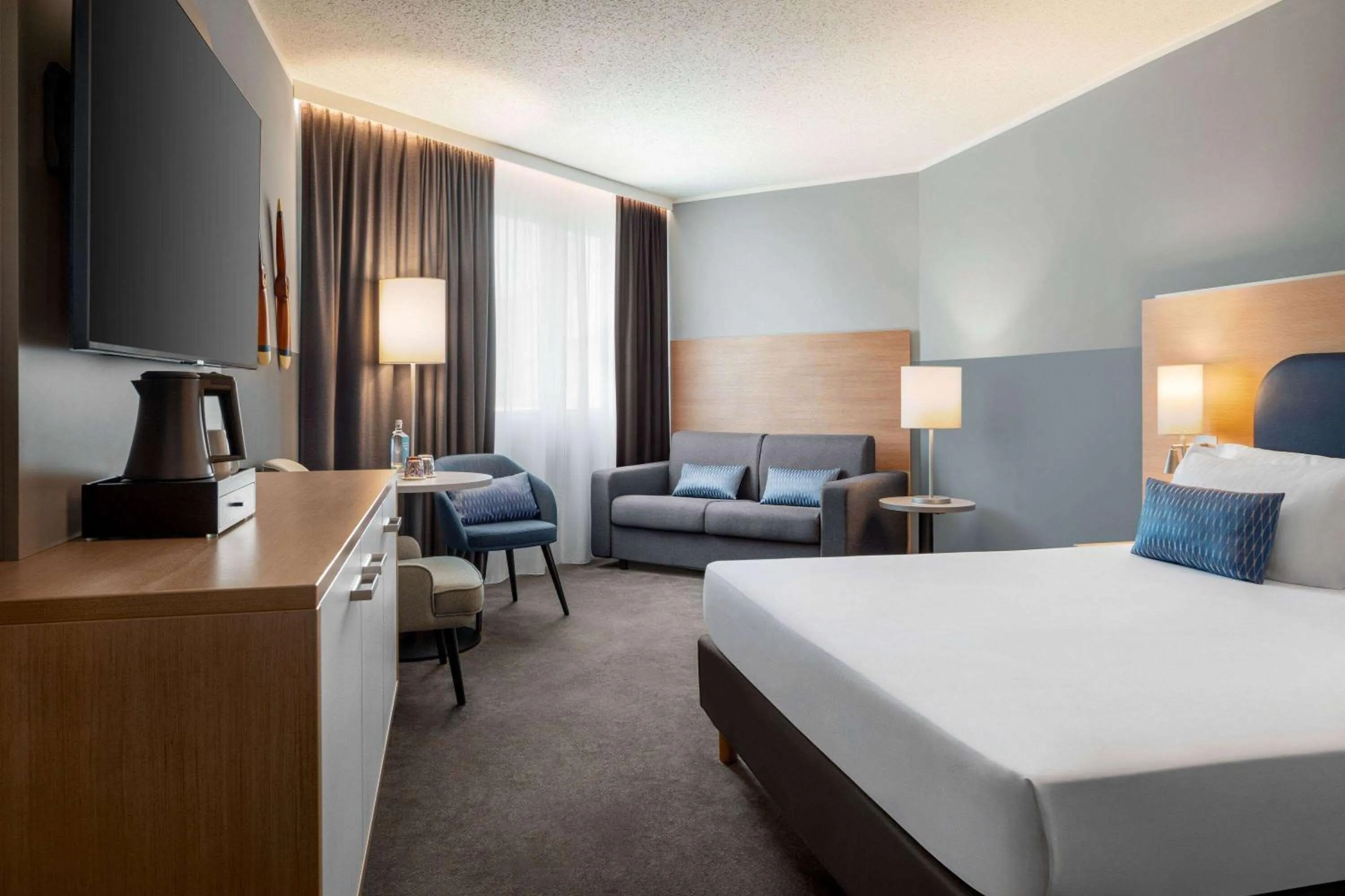 Photo of the whole room, Bed in Vienna House Easy by Wyndham Frankfurt Airport