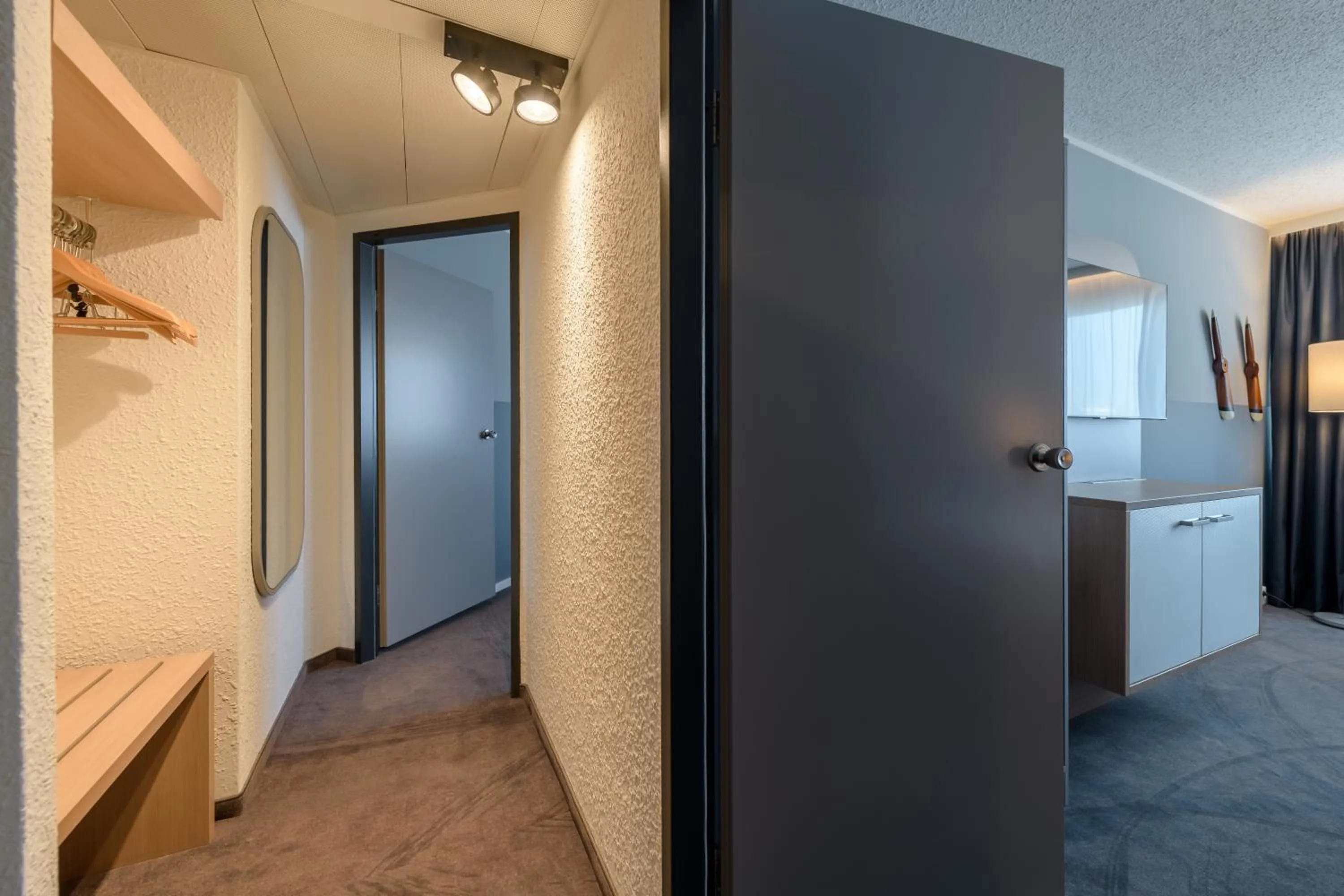 Photo of the whole room in Vienna House Easy by Wyndham Frankfurt Airport