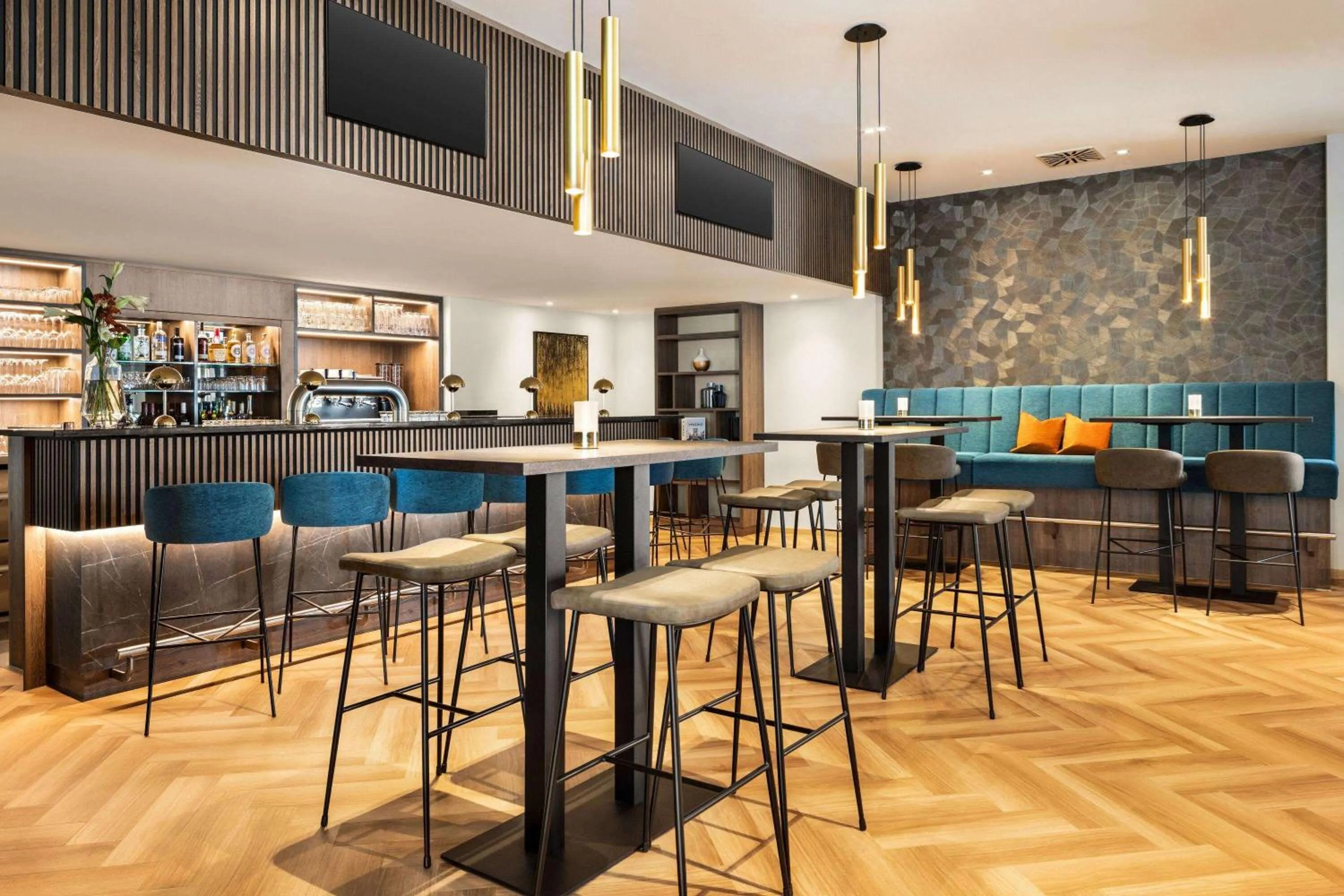 Lounge or bar in Vienna House Easy by Wyndham Frankfurt Airport