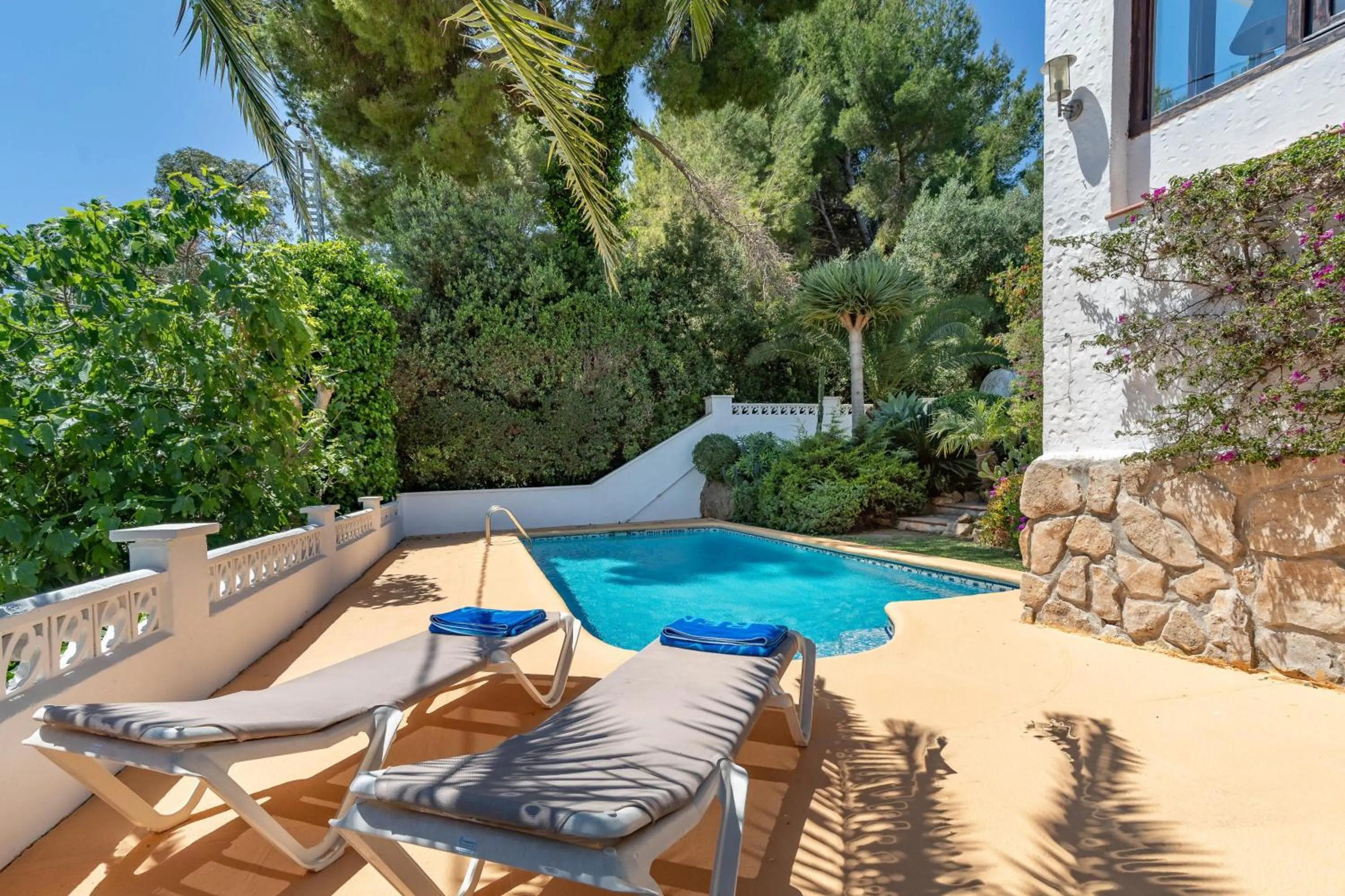 Villa Maria by Aguilarent