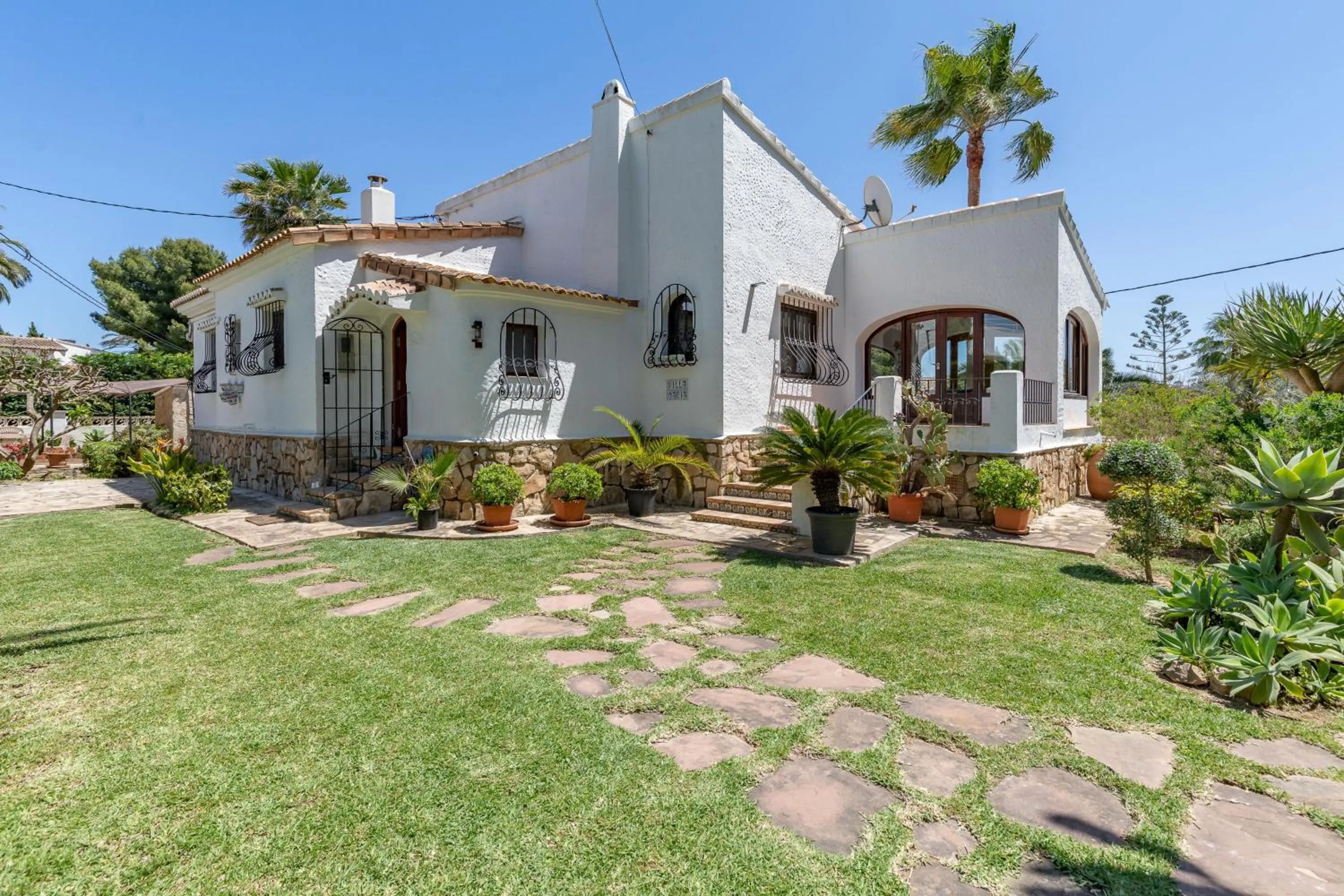 Villa Maria by Aguilarent