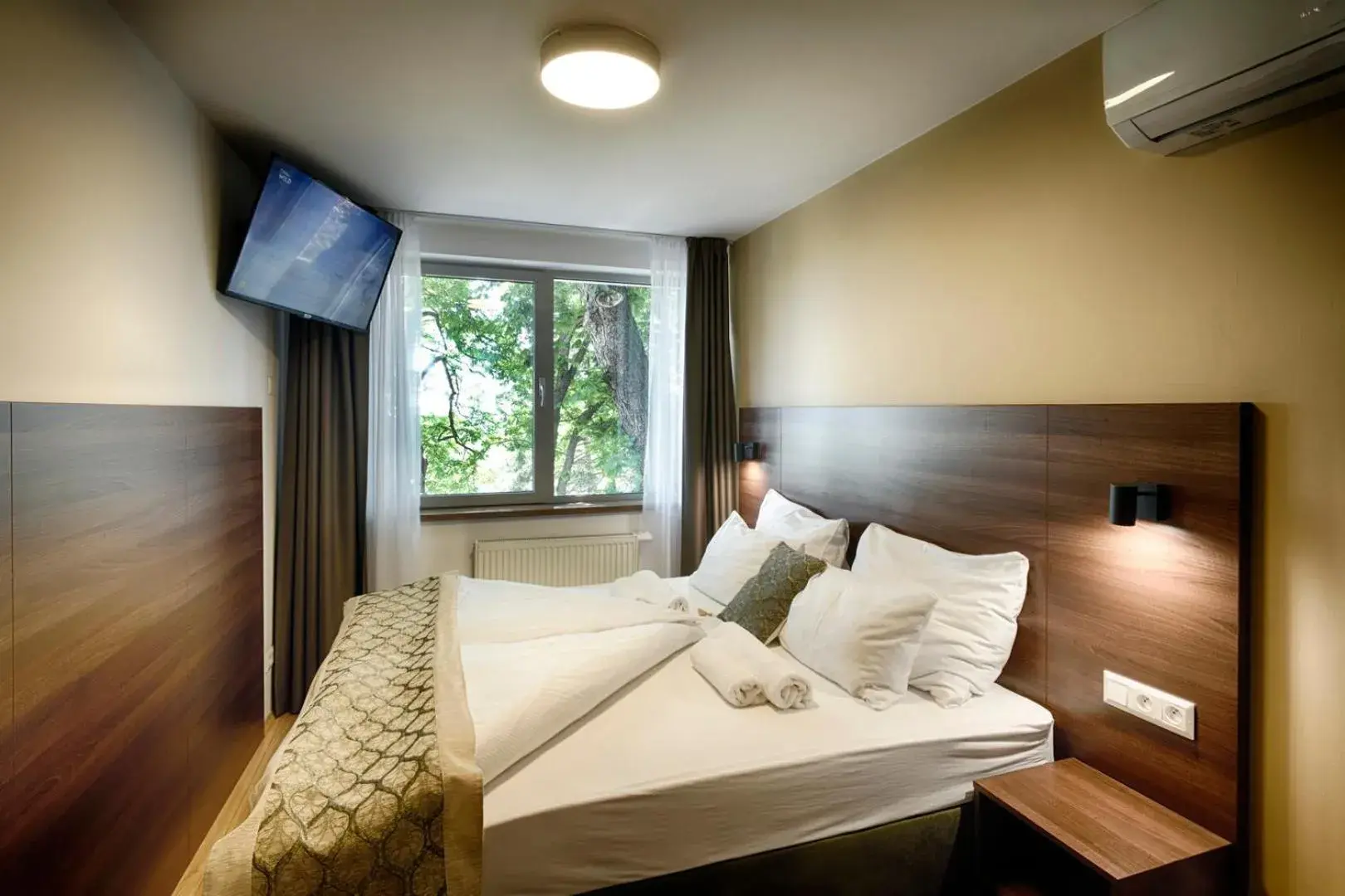 Economy Double Room with Donau River View - single occupancy in River View Apartments Hotel Economy Double Room with Donau River View - single occupancy in River View Apartments Hotel
