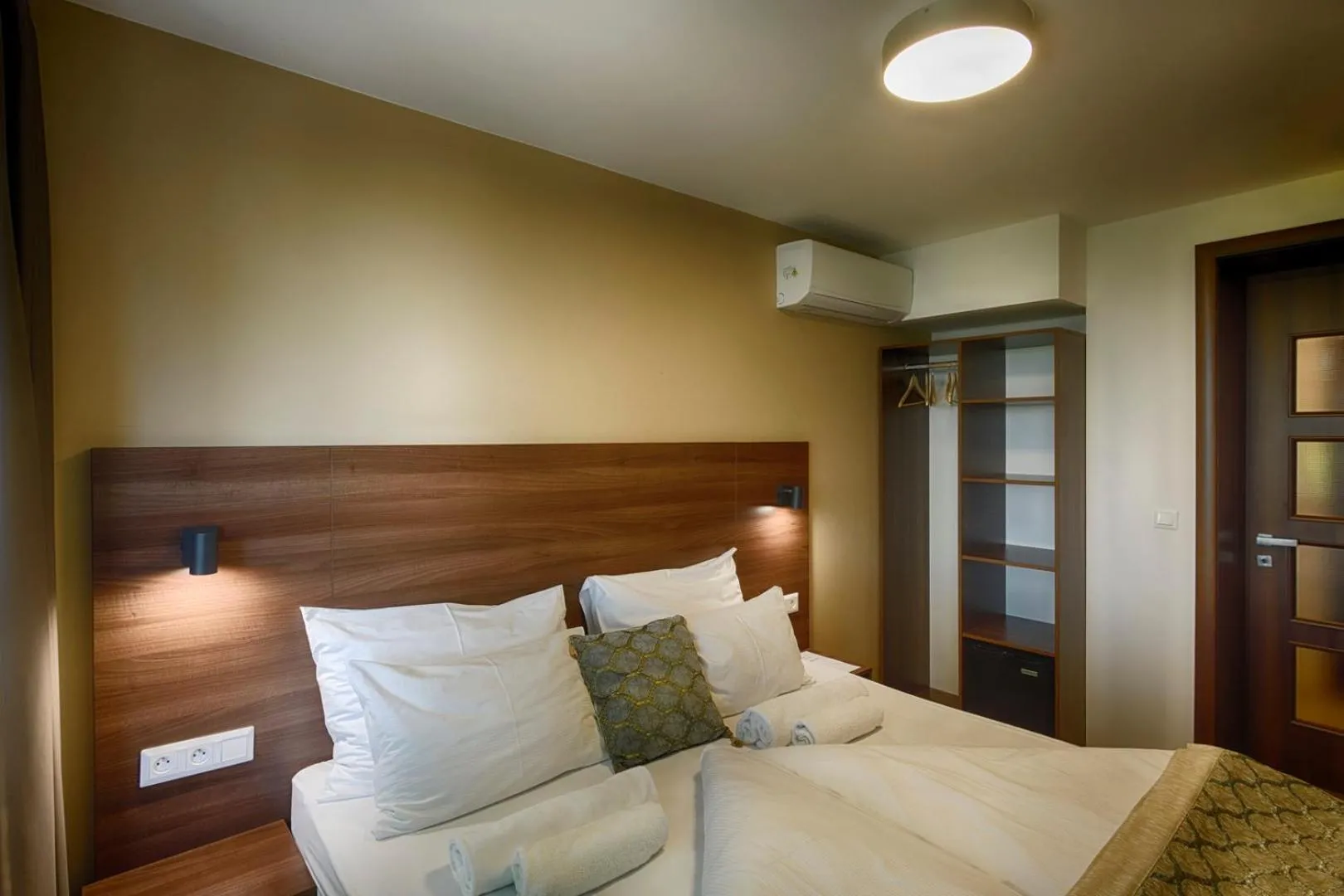 Bedroom, Bed in River View Apartments Hotel