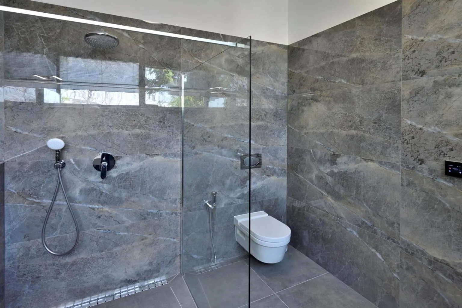 Shower in River View Apartments Hotel