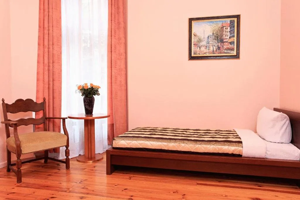 Bed in Hotel-Pension Cortina