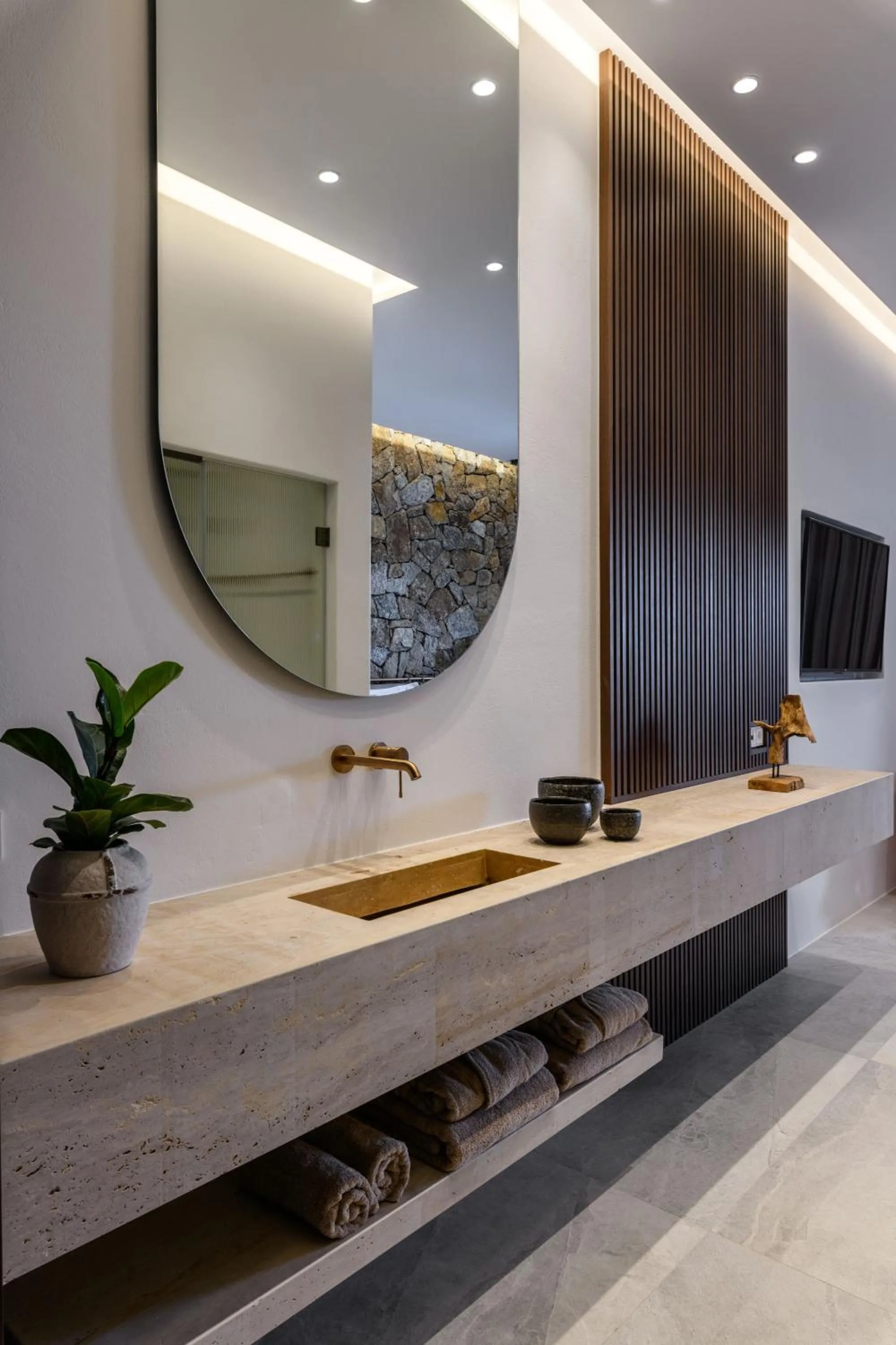 TV and multimedia in Charisma Hotel and Wellness Club