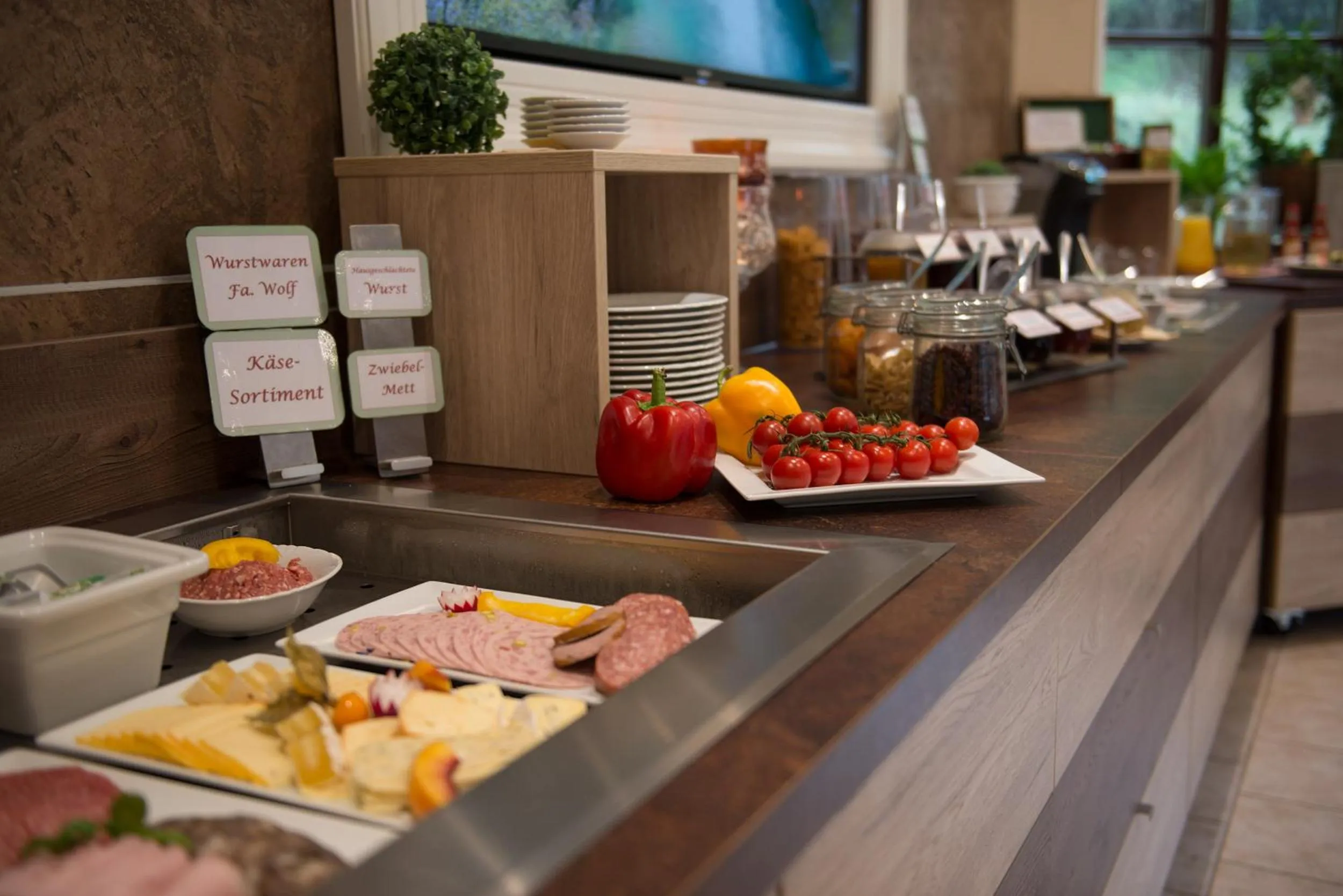 Buffet breakfast in Flair-Waldhotel Mellestollen