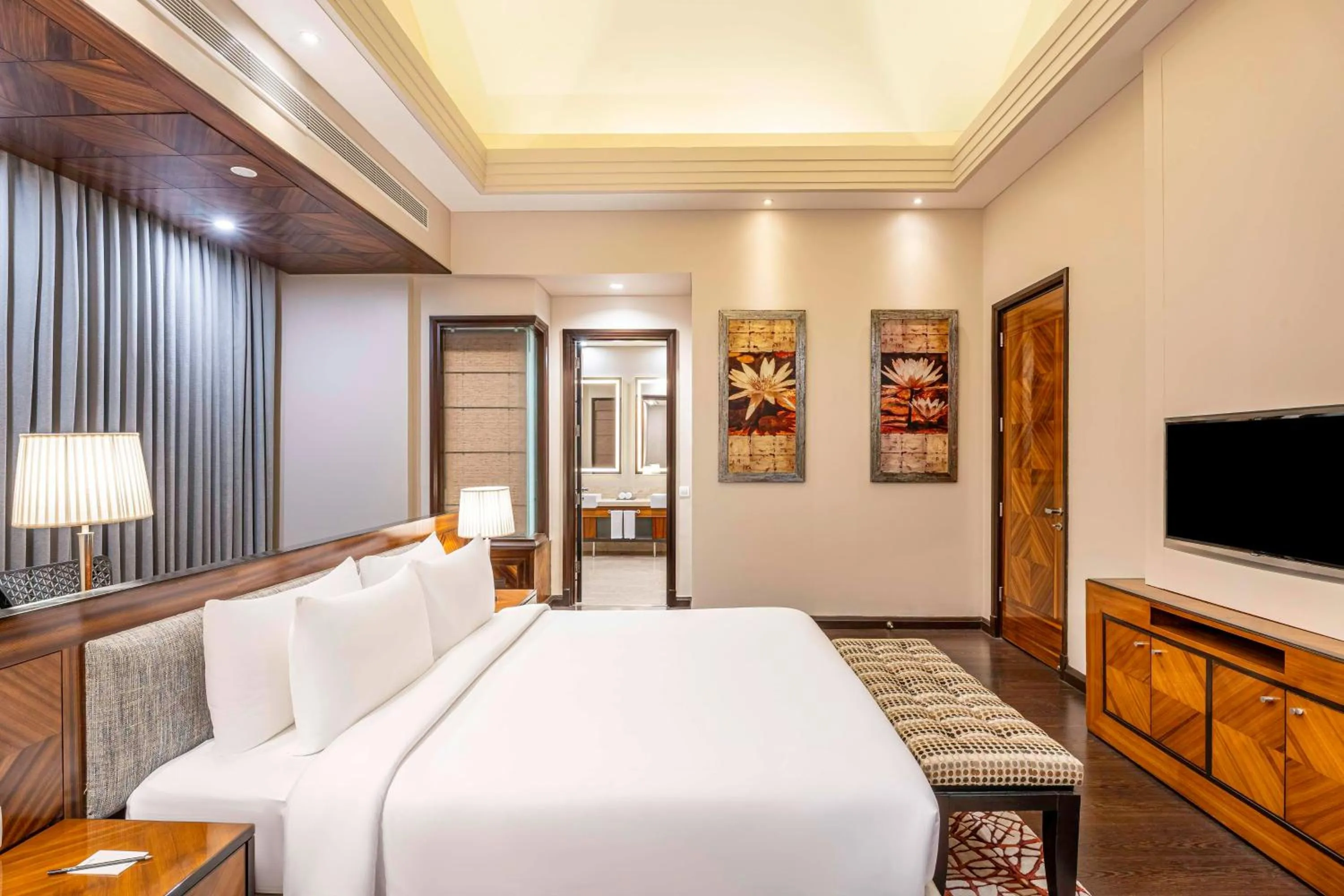 Photo of the whole room, Bed in Radisson Noida