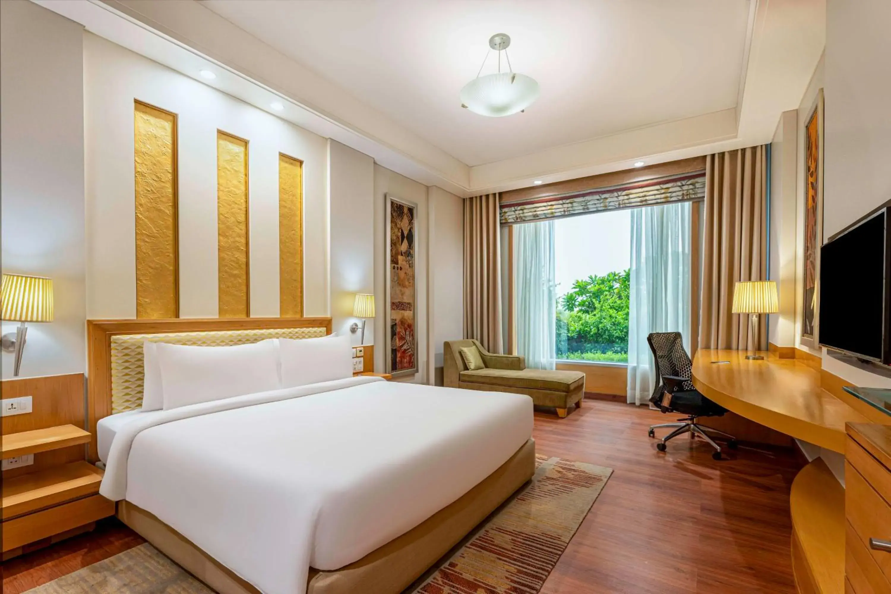 Bedroom, Bed in Radisson Noida Bedroom, Bed in Radisson Noida