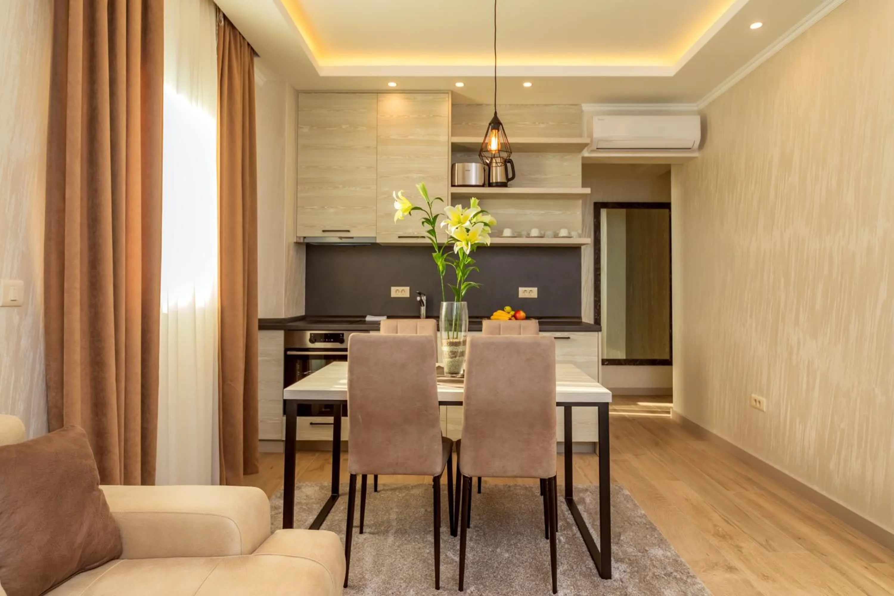 Kitchen or kitchenette in Luxury Apartments Queen