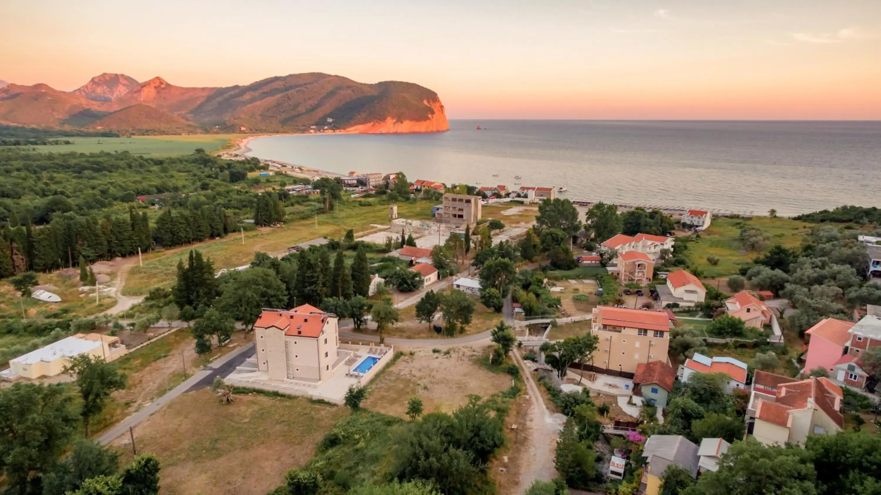 Facade/entrance in Luxury Apartments Queen Facade/entrance in Luxury Apartments Queen