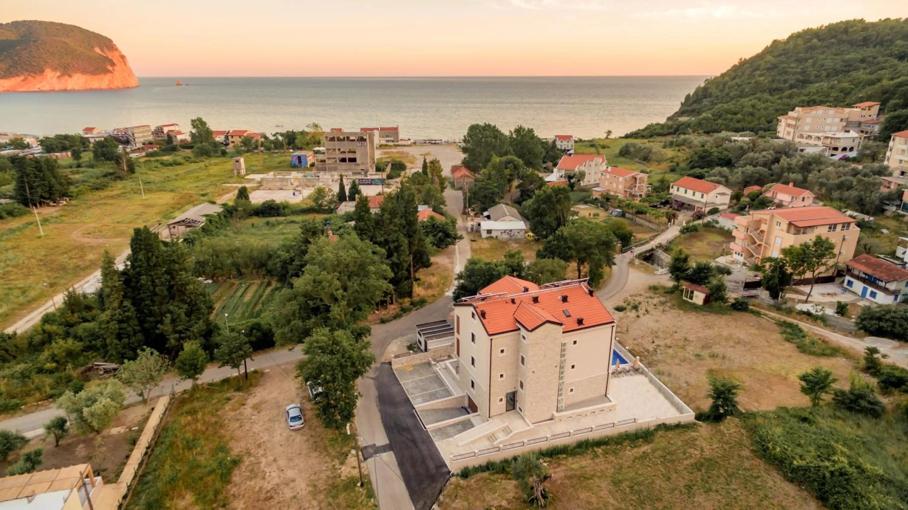 Facade/entrance in Luxury Apartments Queen