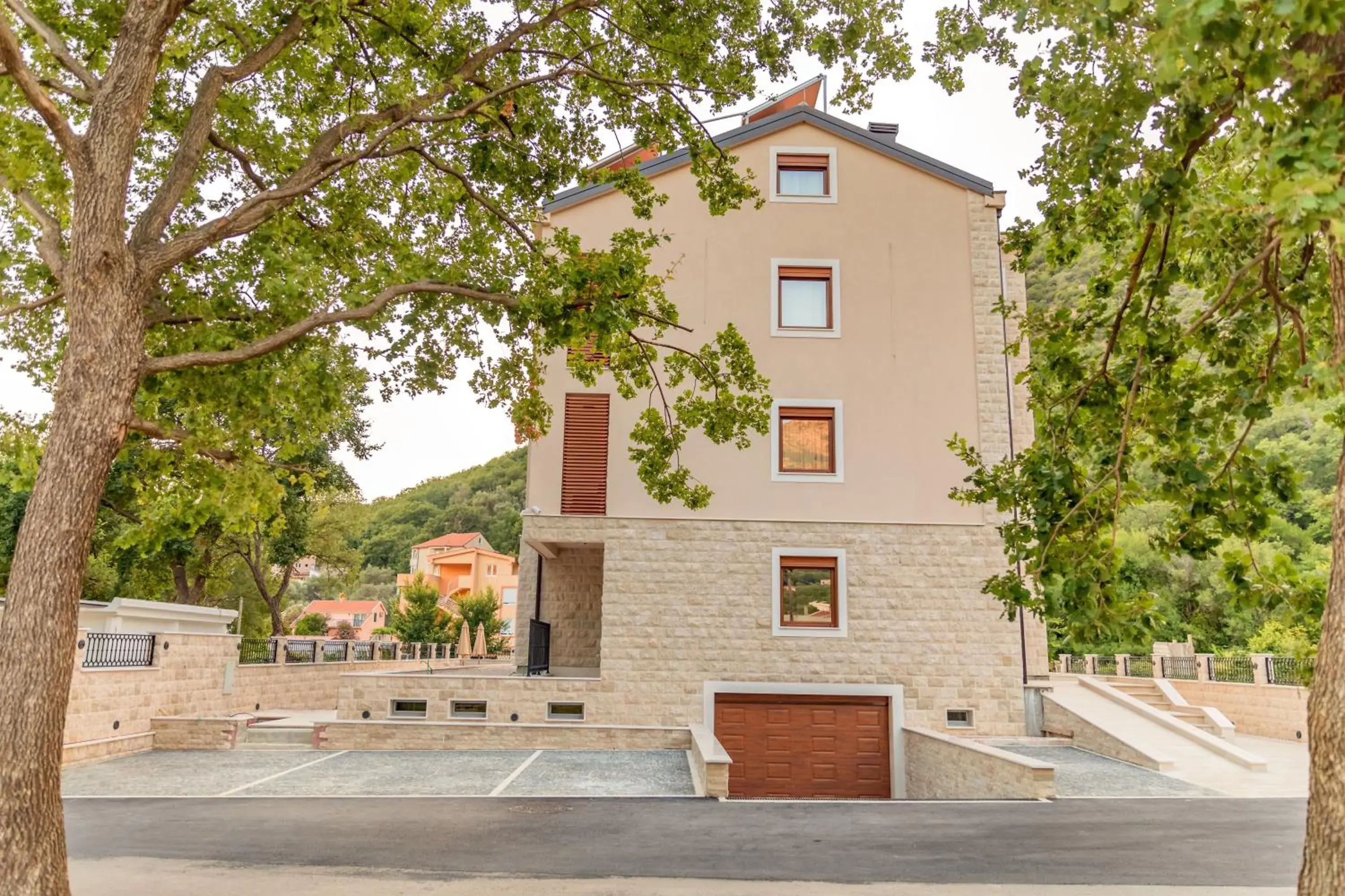 Facade/entrance in Luxury Apartments Queen Facade/entrance in Luxury Apartments Queen