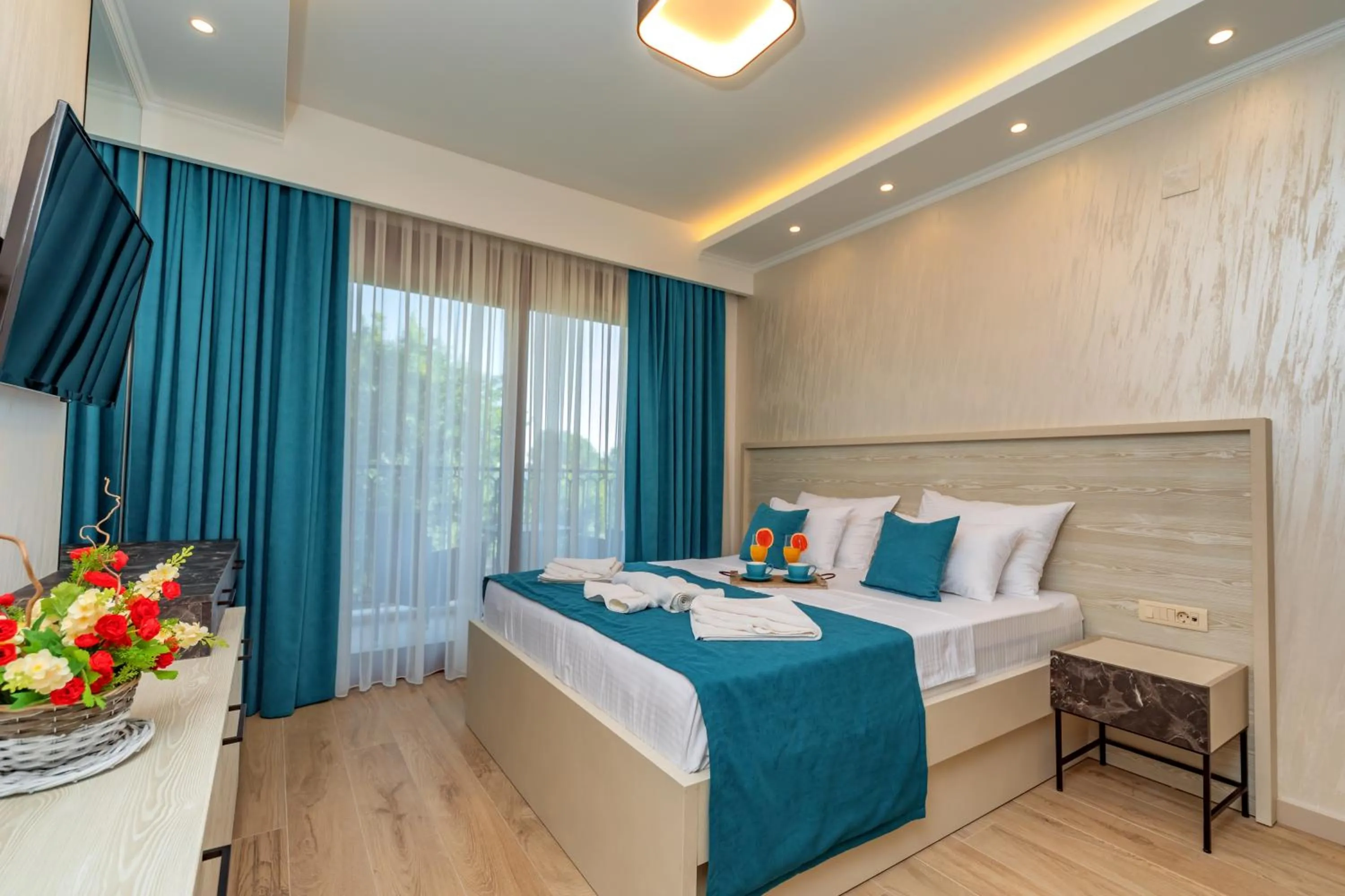 Photo of the whole room, Bed in Luxury Apartments Queen