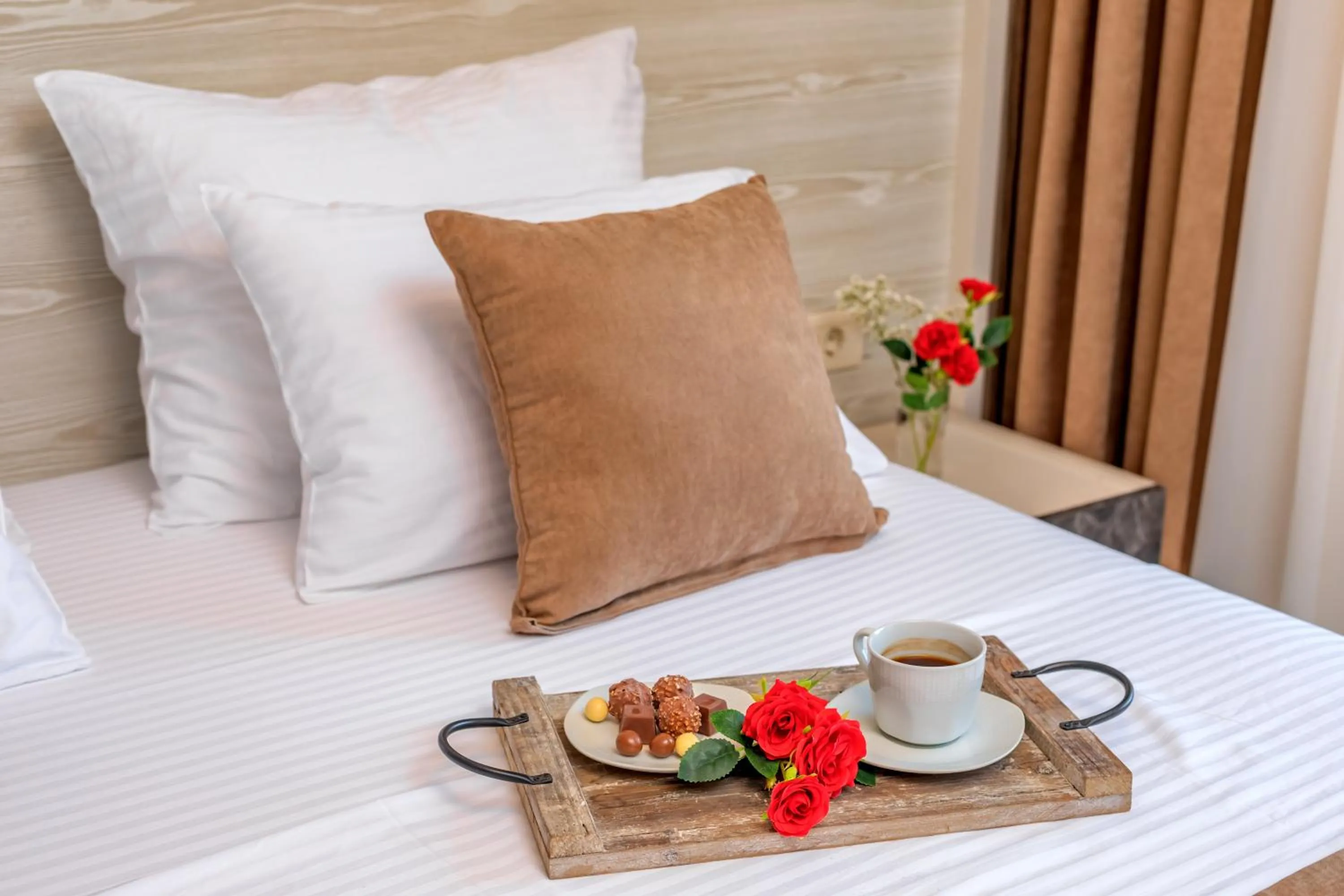 Bedroom, Bed in Luxury Apartments Queen