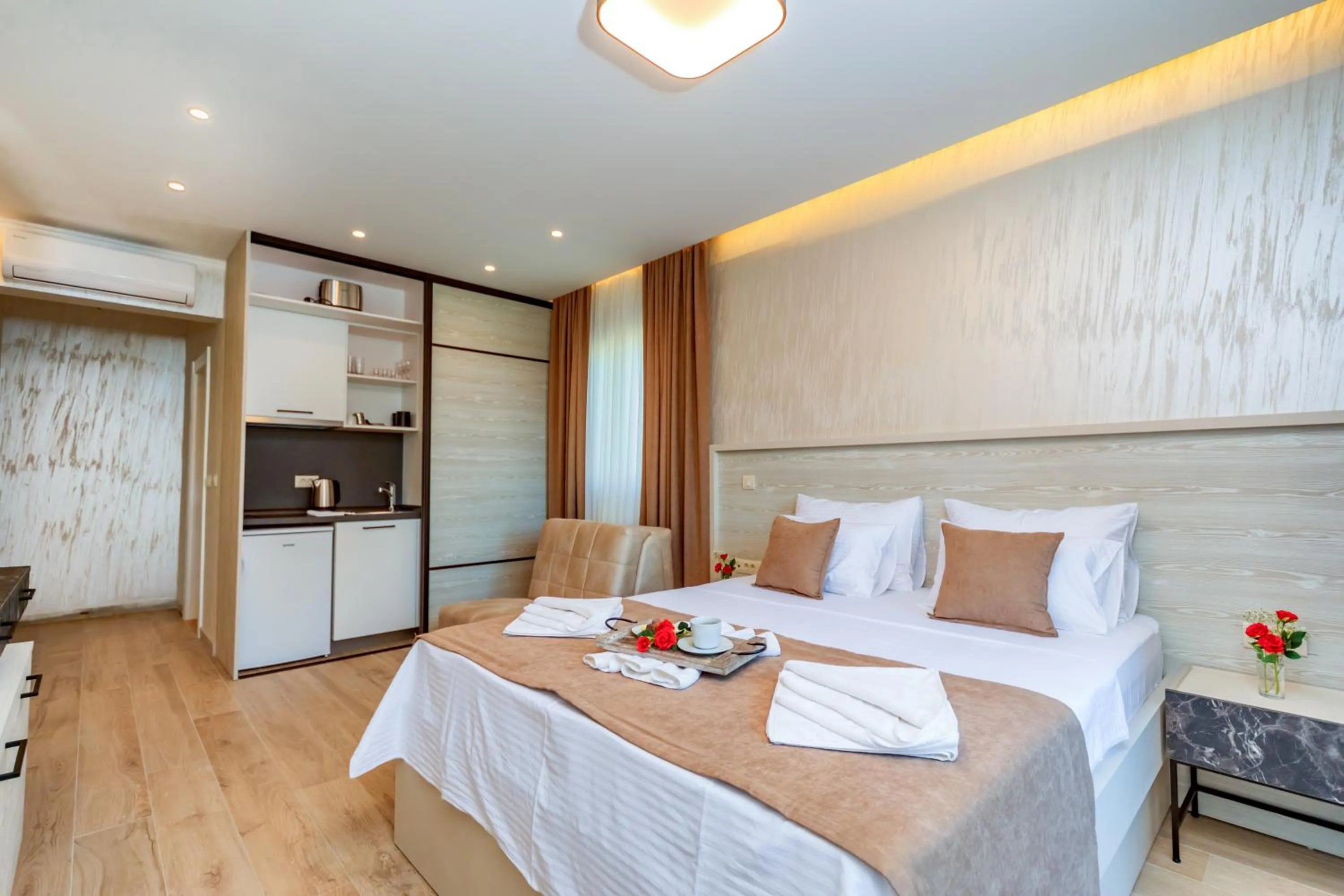 Bedroom, Bed in Luxury Apartments Queen